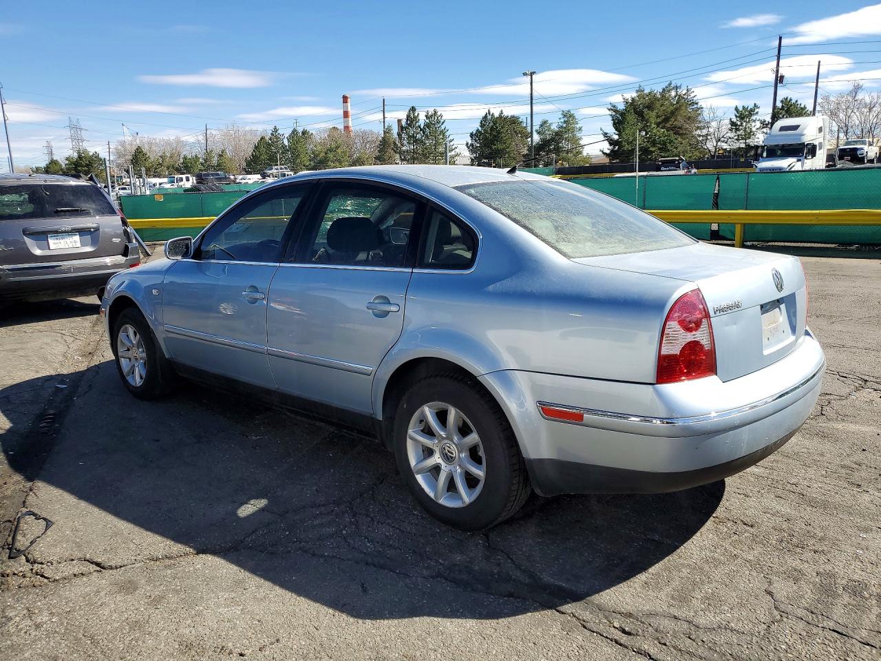 2004 Volkswagen Passat Blue vin: WVWPD63B04E114012