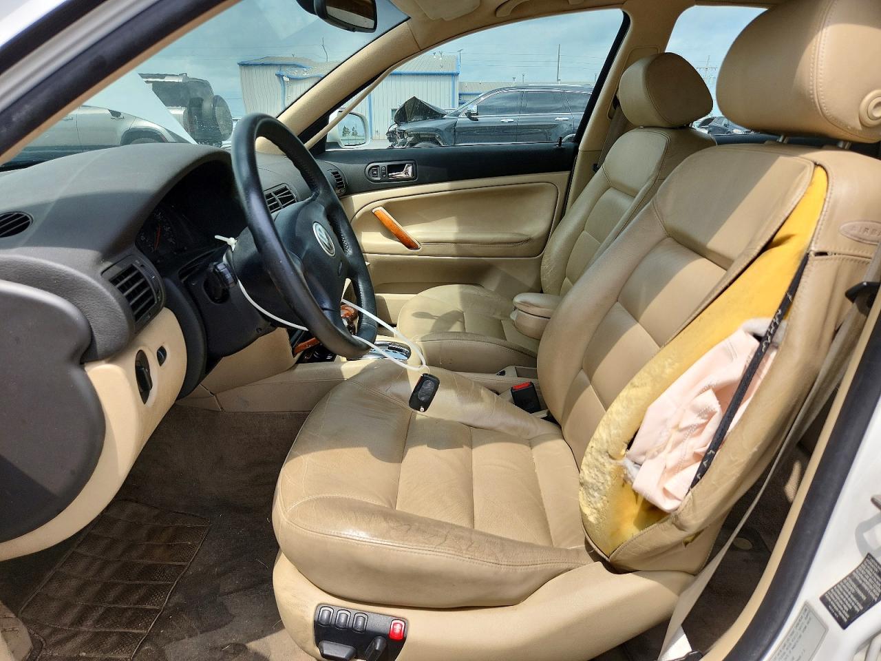 1999 Volkswagen Passat Glx White vin: WVWPD63B0XE491640