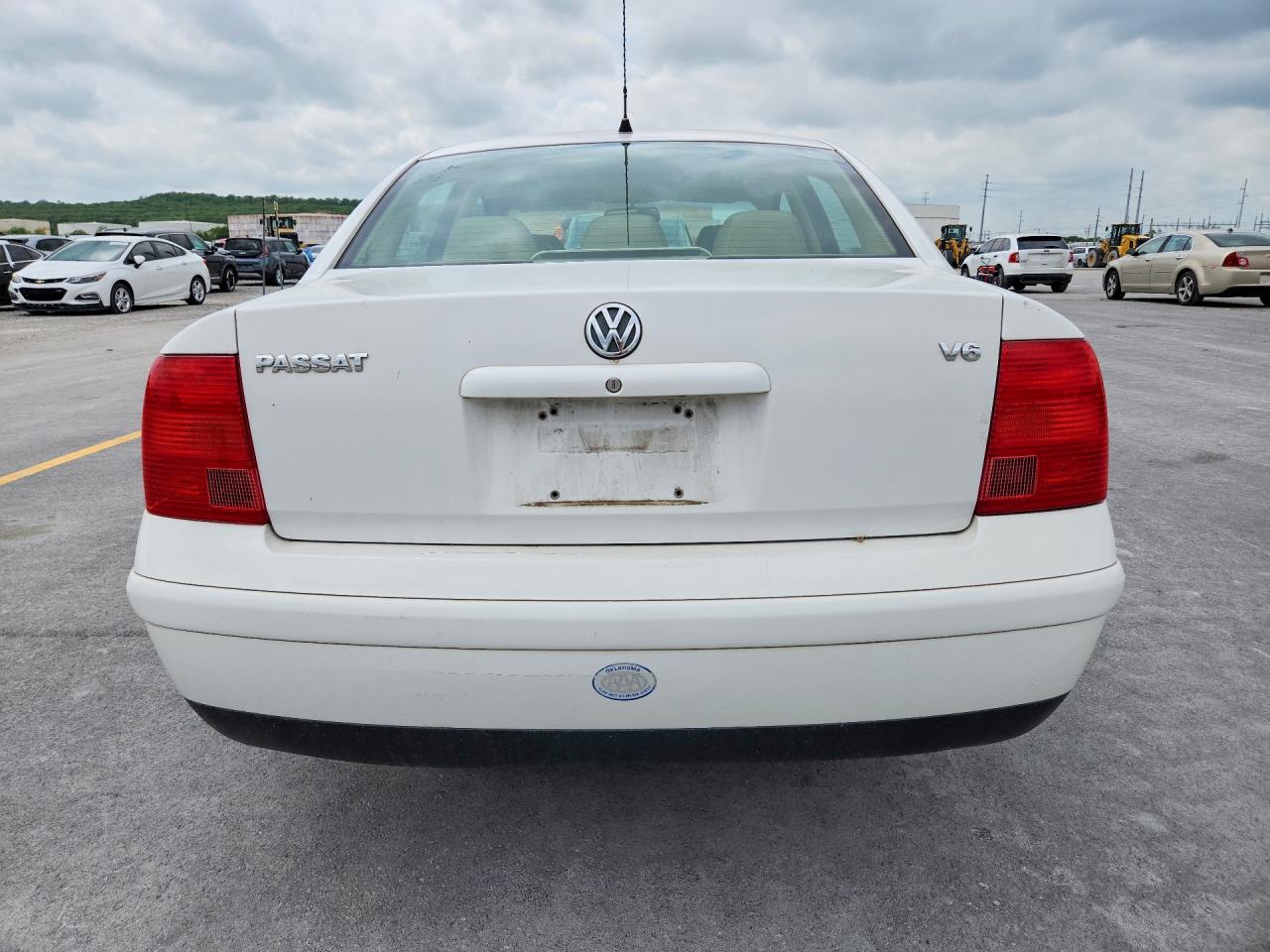 1999 Volkswagen Passat Glx White vin: WVWPD63B0XE491640