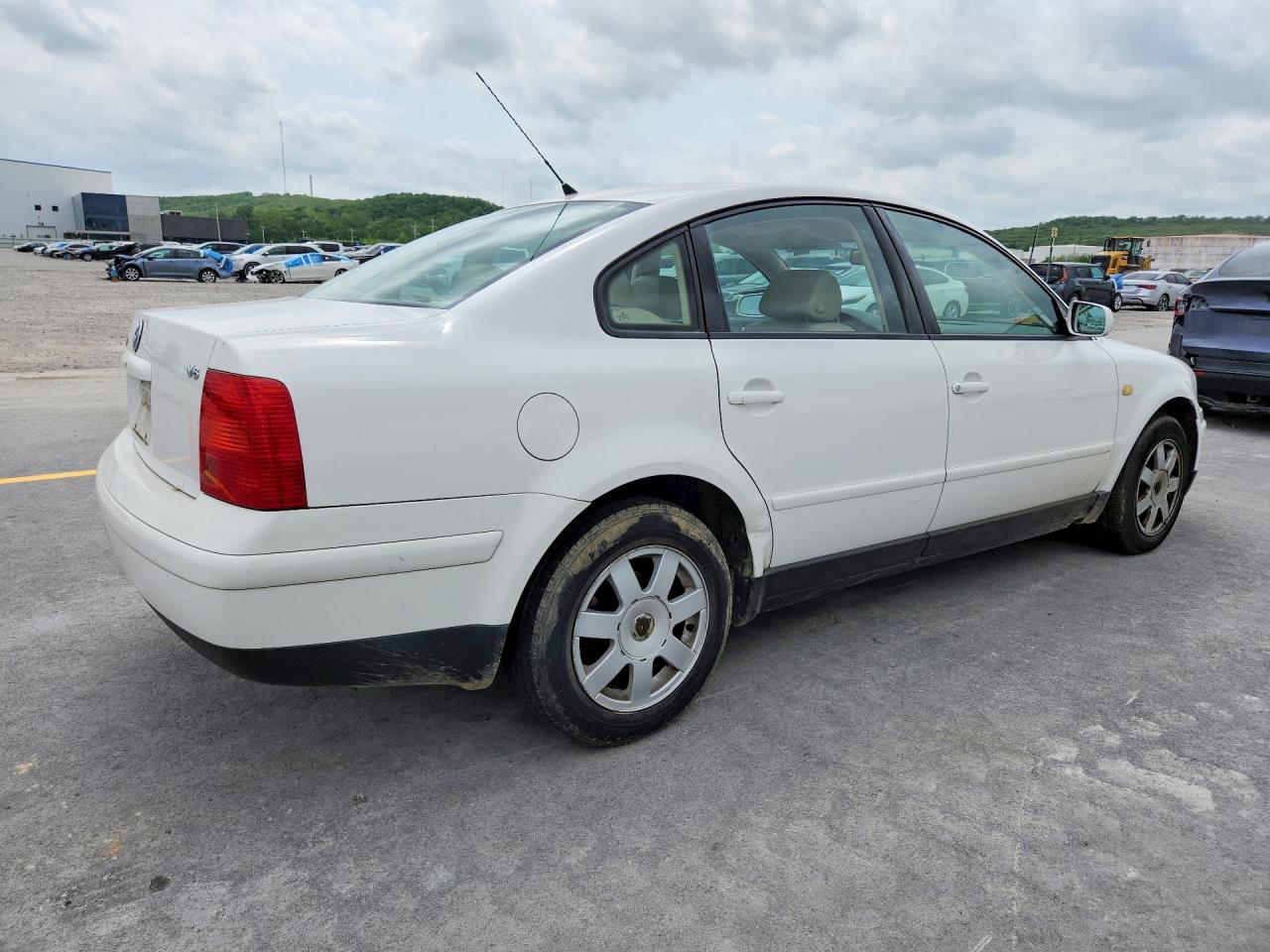 1999 Volkswagen Passat Glx White vin: WVWPD63B0XE491640