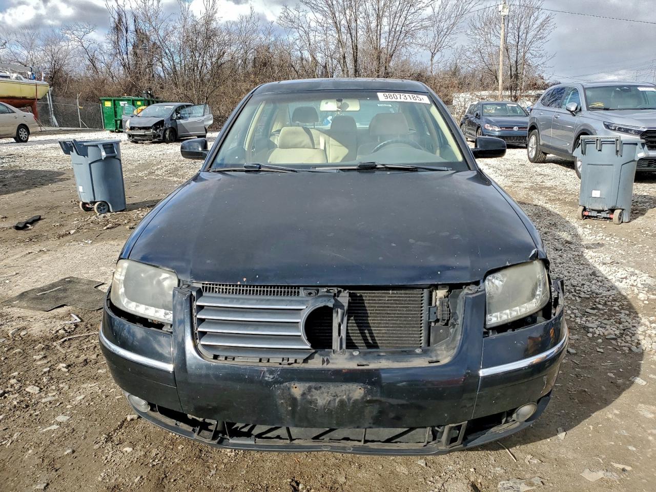 2001 Volkswagen Passat Gls Black vin: WVWPD63B11P268731