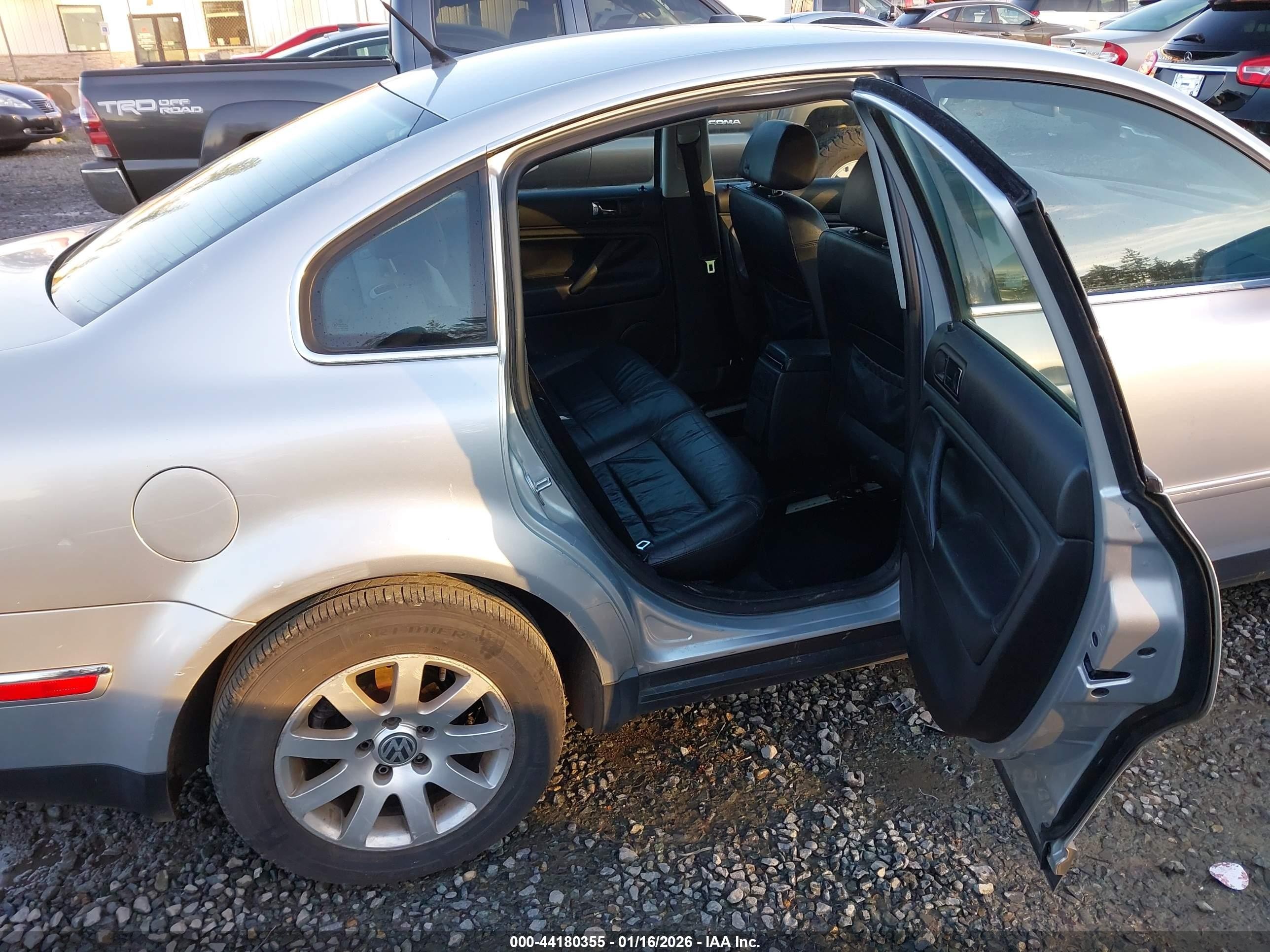 2002 Volkswagen Passat Gls Silver vin: WVWPD63B12E388607