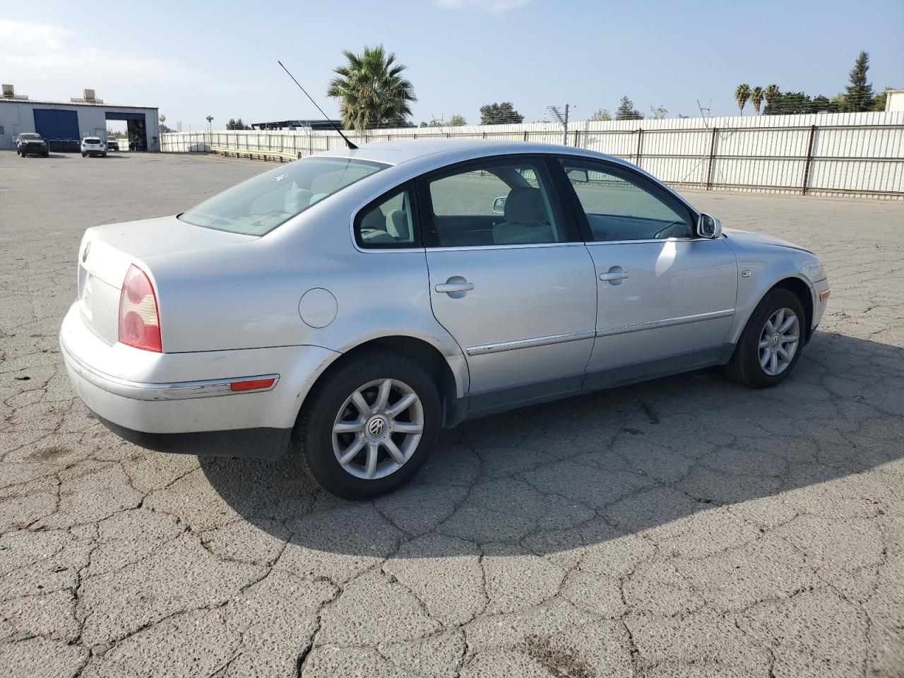 2004 Volkswagen Passat Gls Белый vin: WVWPD63B14P141790