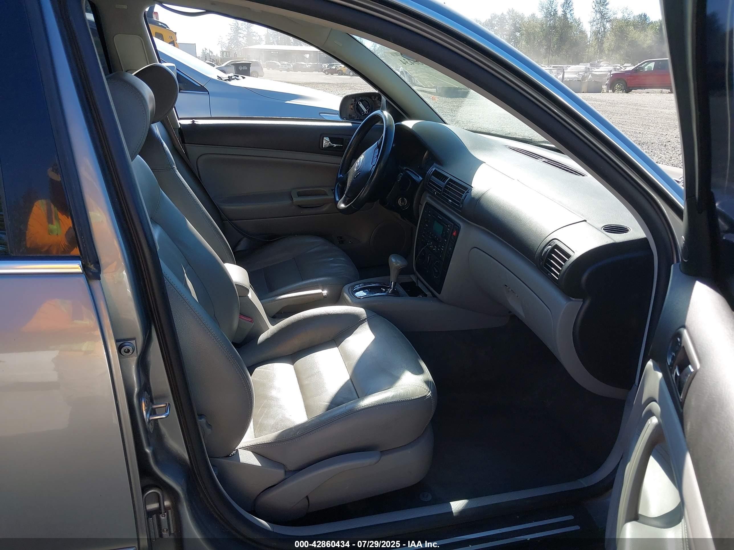 2002 Volkswagen Passat Gls Silver vin: WVWPD63B22P357449