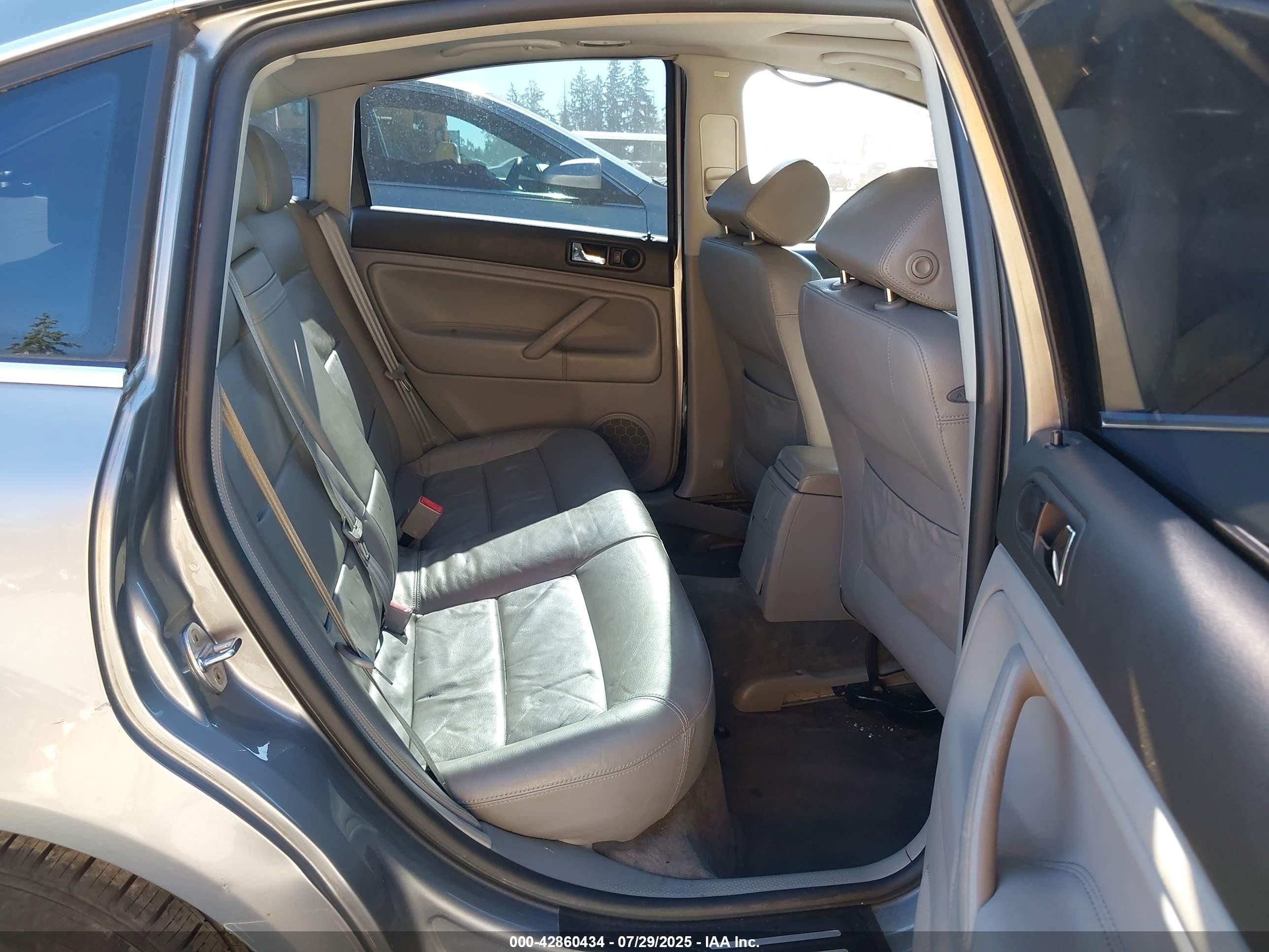 2002 Volkswagen Passat Gls Silver vin: WVWPD63B22P357449