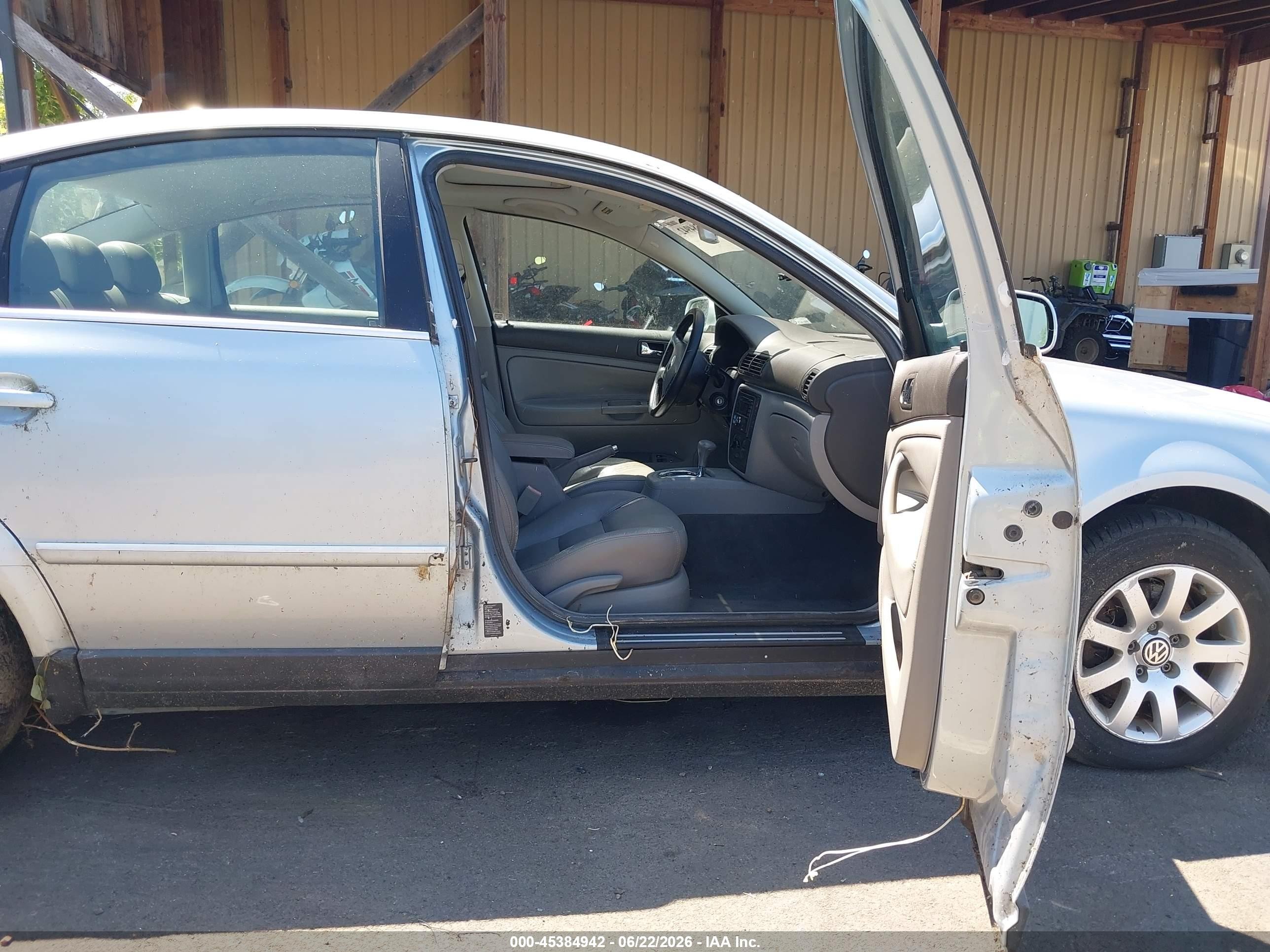 2003 Volkswagen Passat Gls Light Blue vin: WVWPD63B23P250354