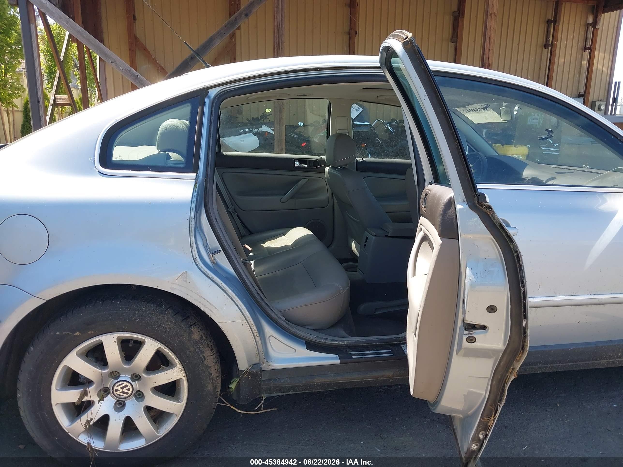2003 Volkswagen Passat Gls Light Blue vin: WVWPD63B23P250354