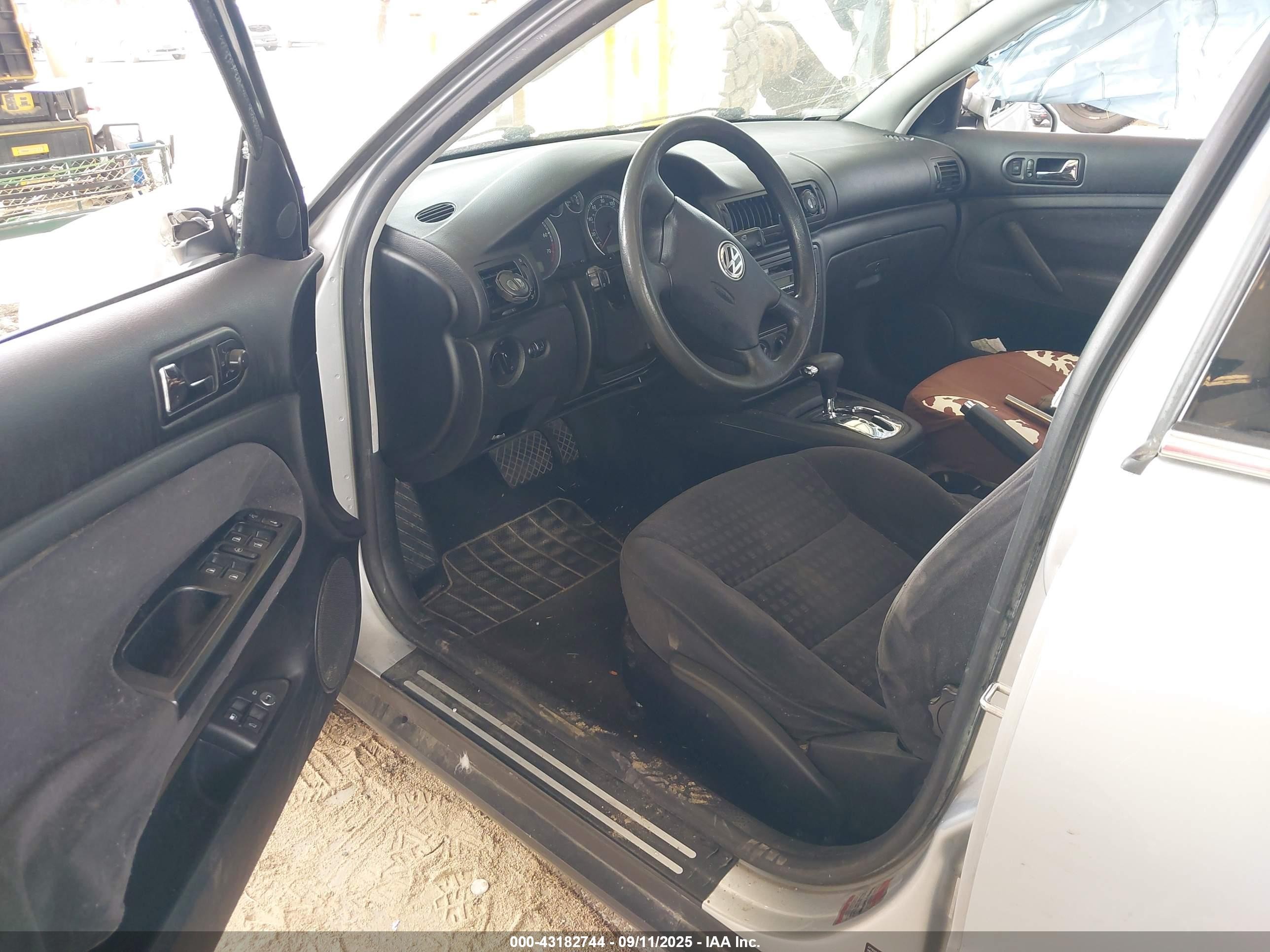 2002 Volkswagen Passat Gls Silver vin: WVWPD63B32P047892