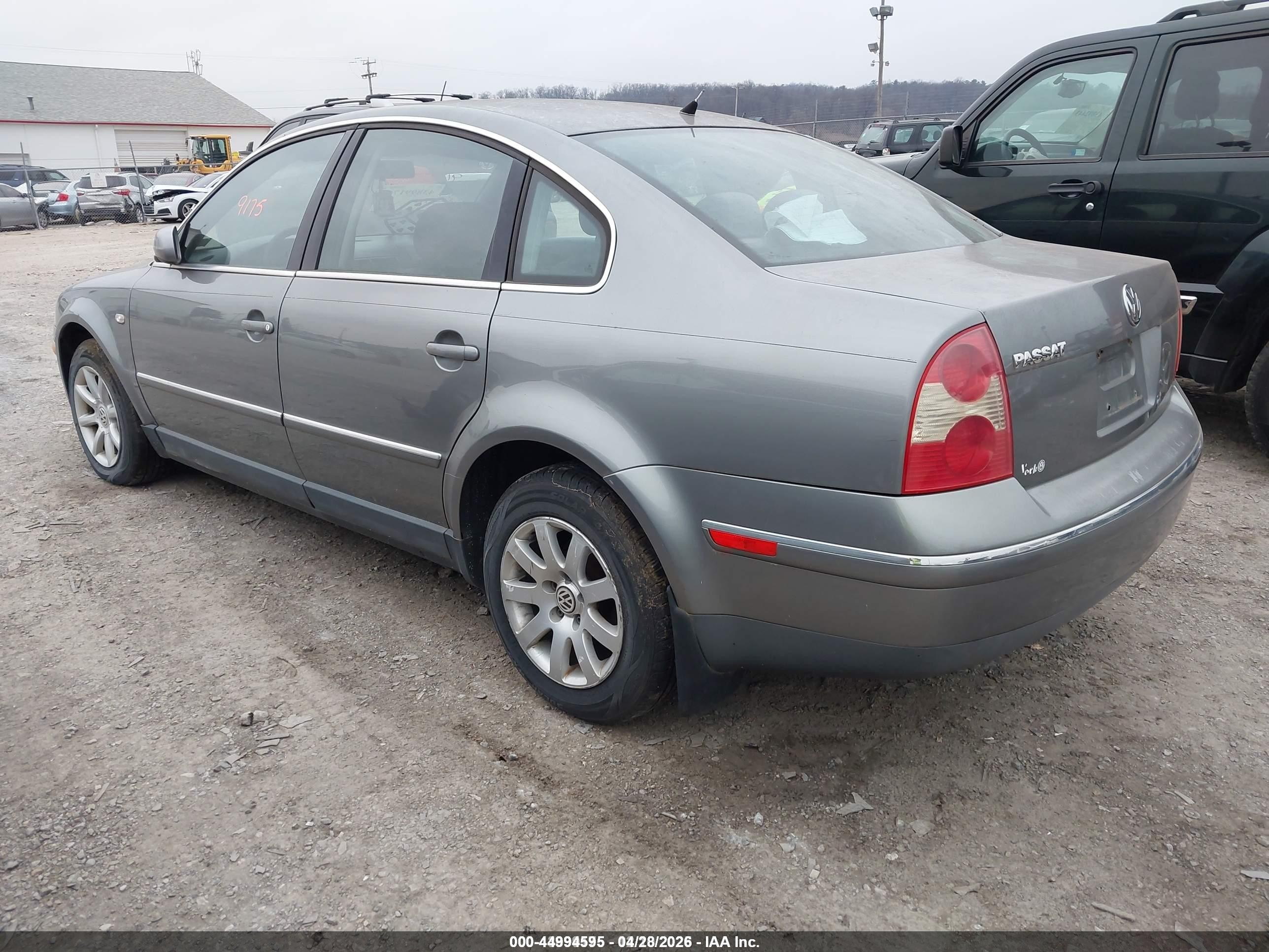 2004 Volkswagen Passat Gls Silver vin: WVWPD63B34P009517