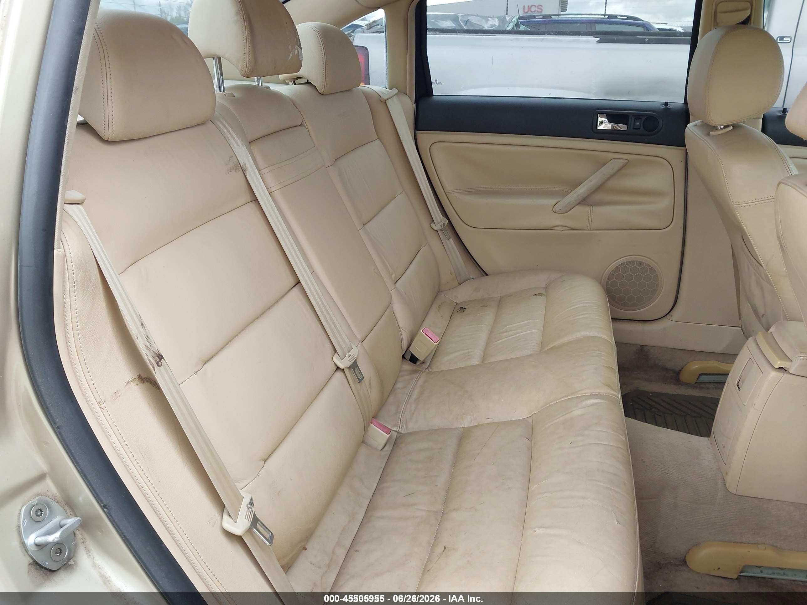 2001 Volkswagen Passat Gls Gold vin: WVWPD63B41P206708
