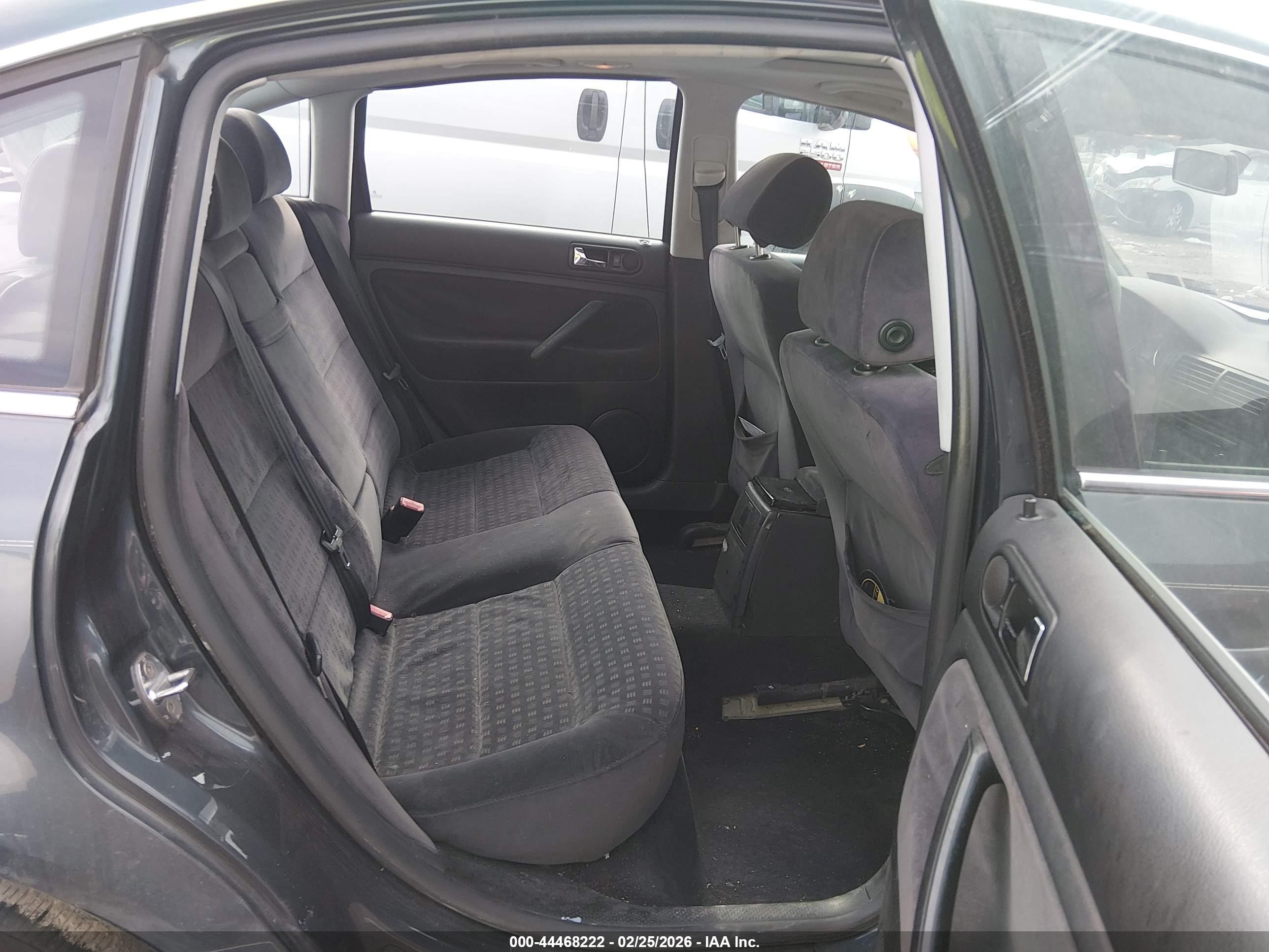 2002 Volkswagen Passat Gls Blue vin: WVWPD63B42P356366