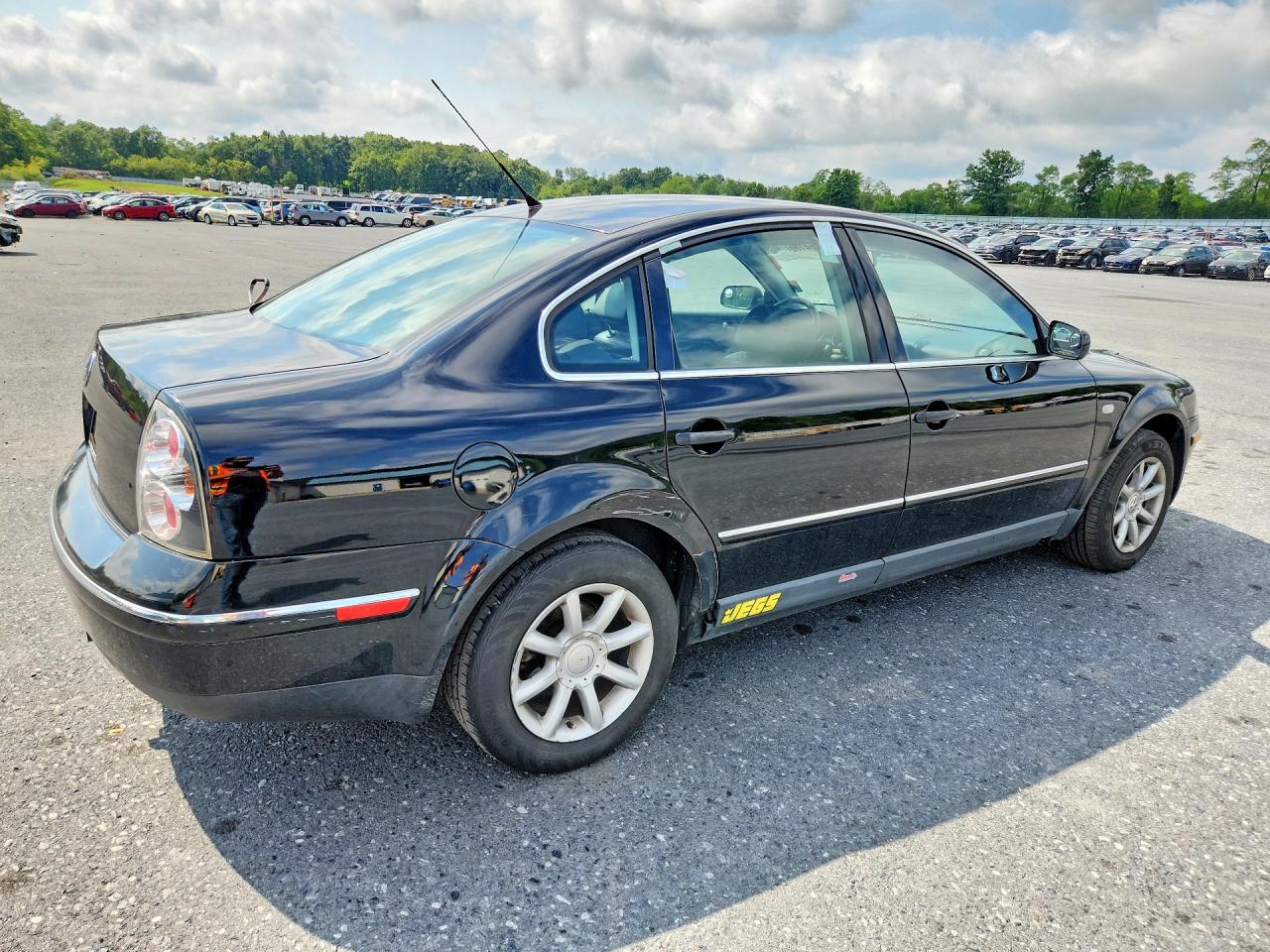 2004 Volkswagen Passat Gls Black vin: WVWPD63B44E089518