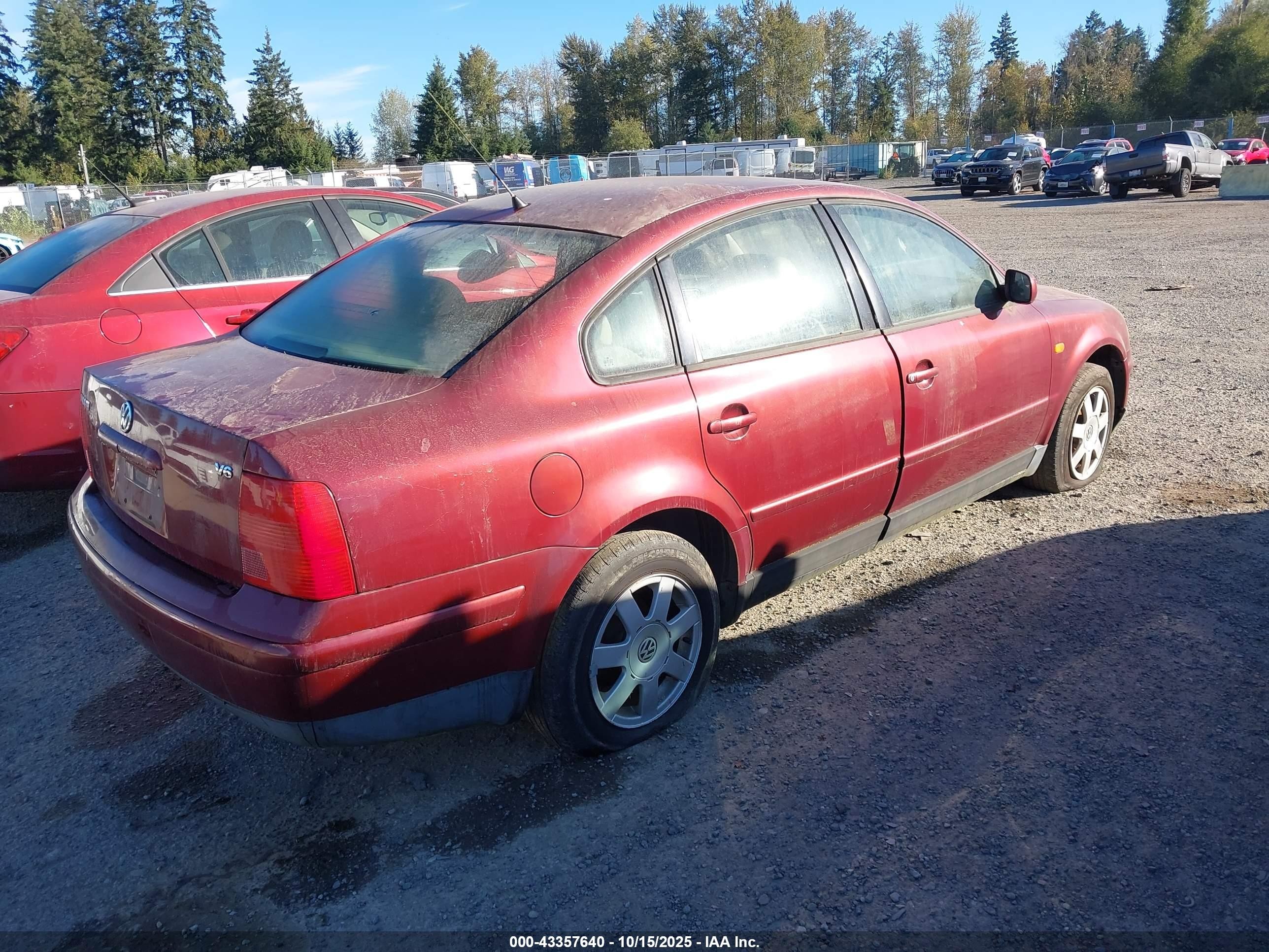 1998 Volkswagen Passat Glx Red vin: WVWPD63B4WE301191
