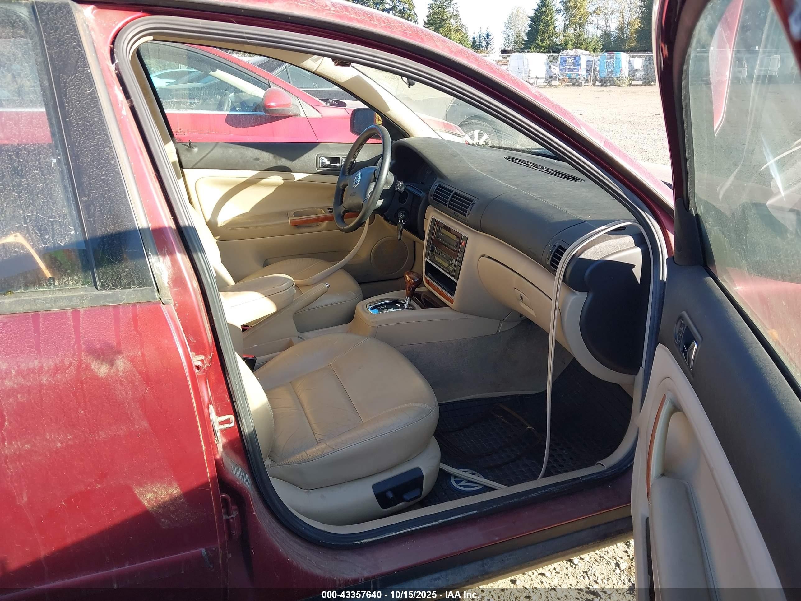 1998 Volkswagen Passat Glx Red vin: WVWPD63B4WE301191