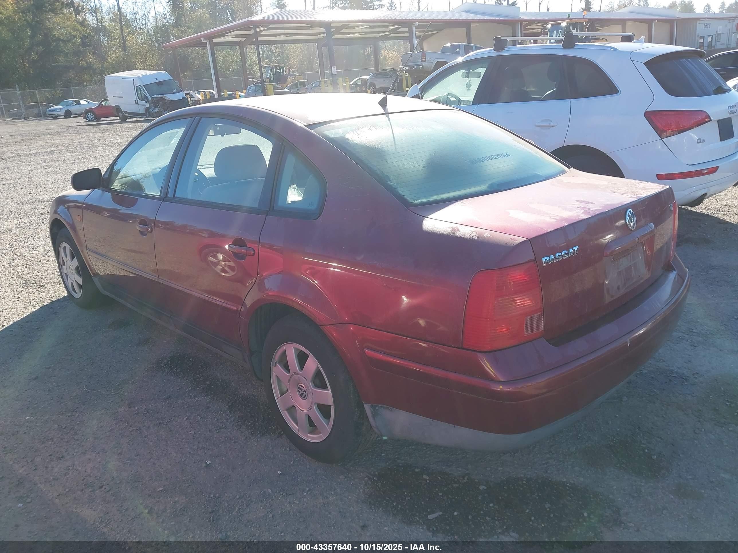 1998 Volkswagen Passat Glx Red vin: WVWPD63B4WE301191