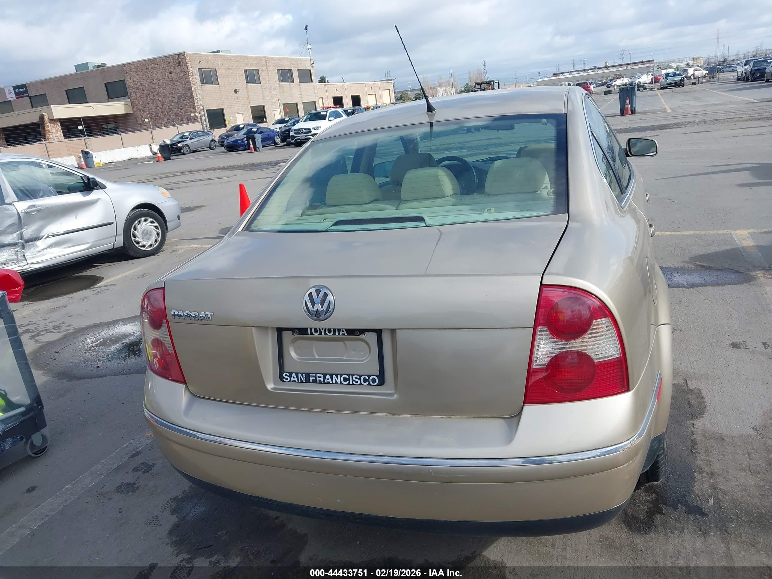 2001 Volkswagen Passat Gls Gold vin: WVWPD63B51E112431