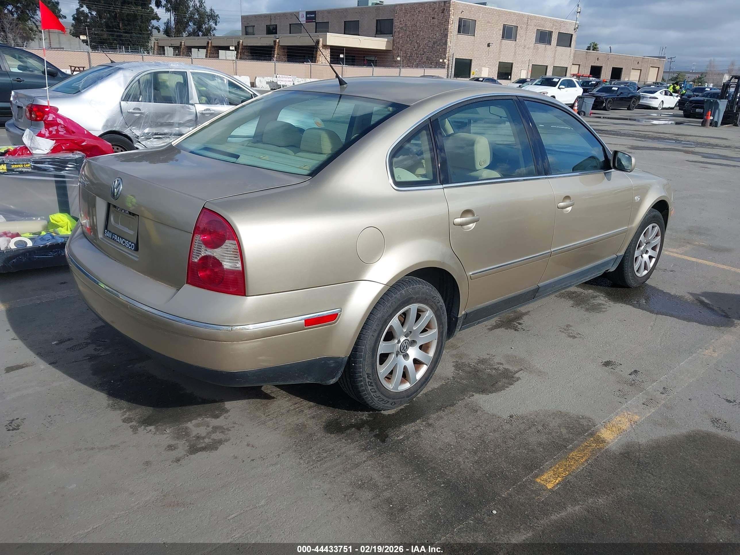 2001 Volkswagen Passat Gls Gold vin: WVWPD63B51E112431