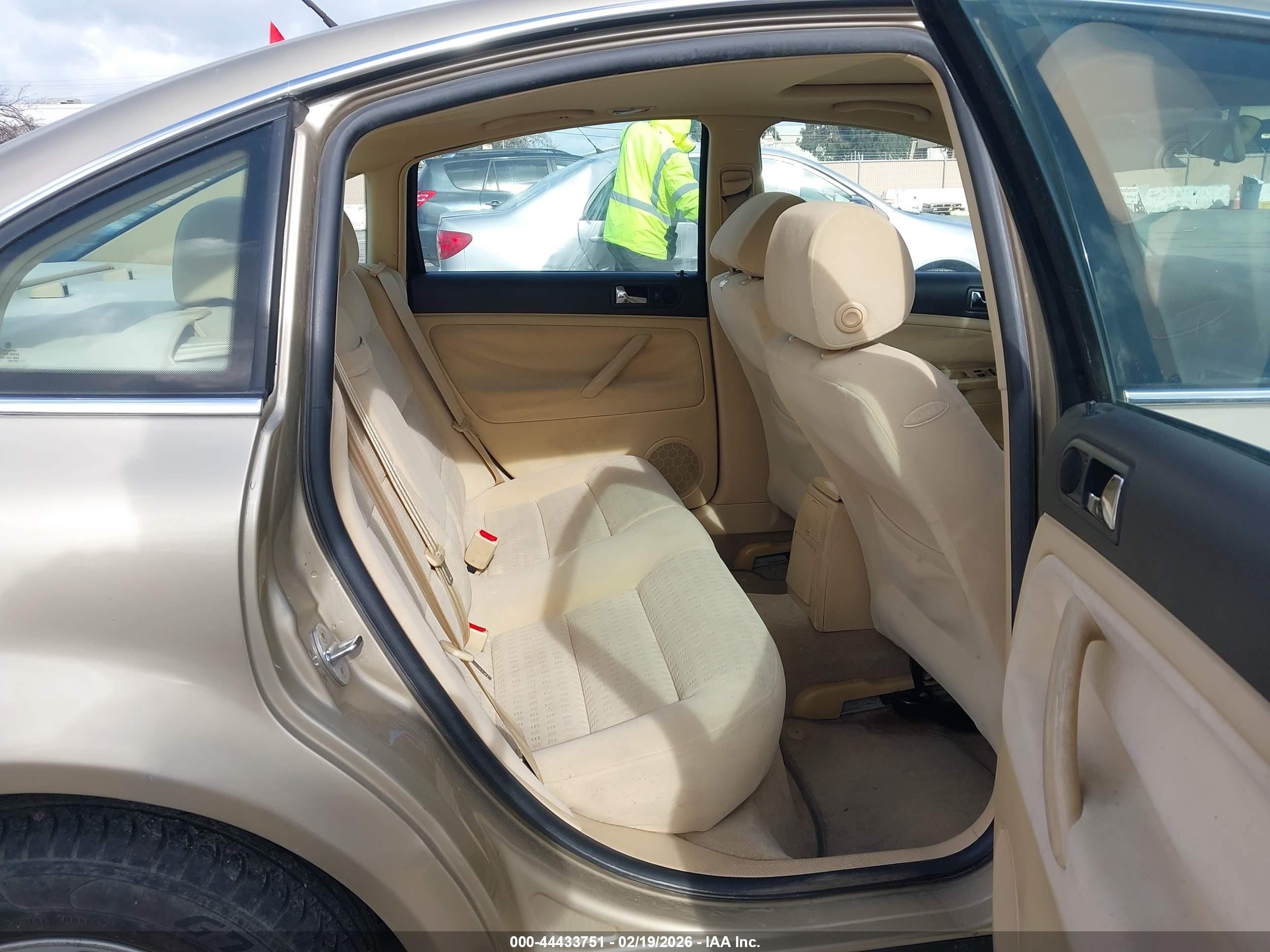 2001 Volkswagen Passat Gls Gold vin: WVWPD63B51E112431