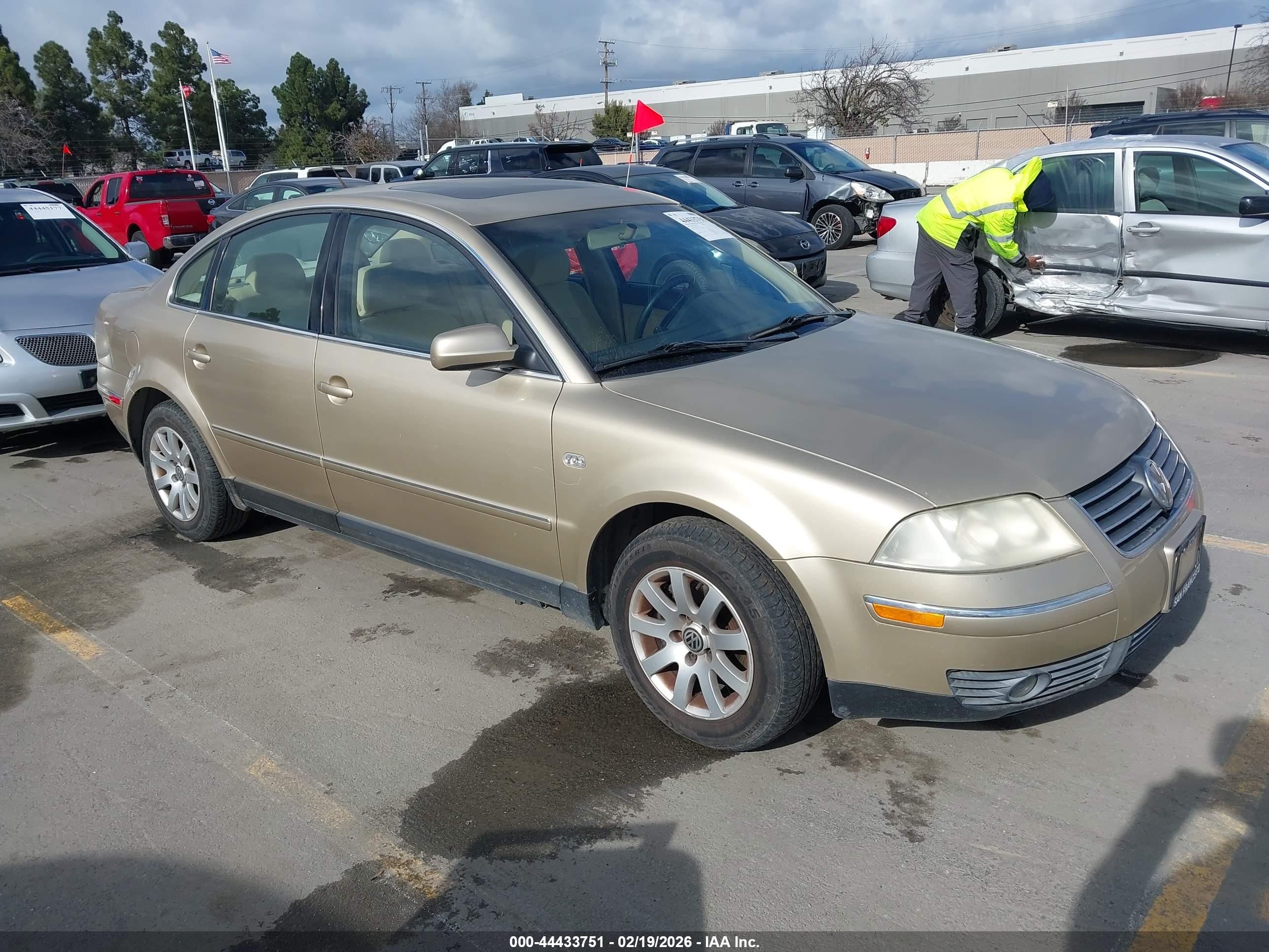 2001 Volkswagen Passat Gls Gold vin: WVWPD63B51E112431
