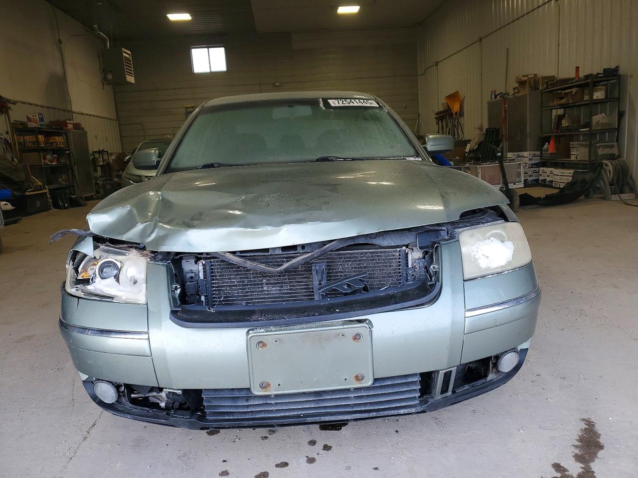 2001 Volkswagen Passat Gls Green vin: WVWPD63B51P069505