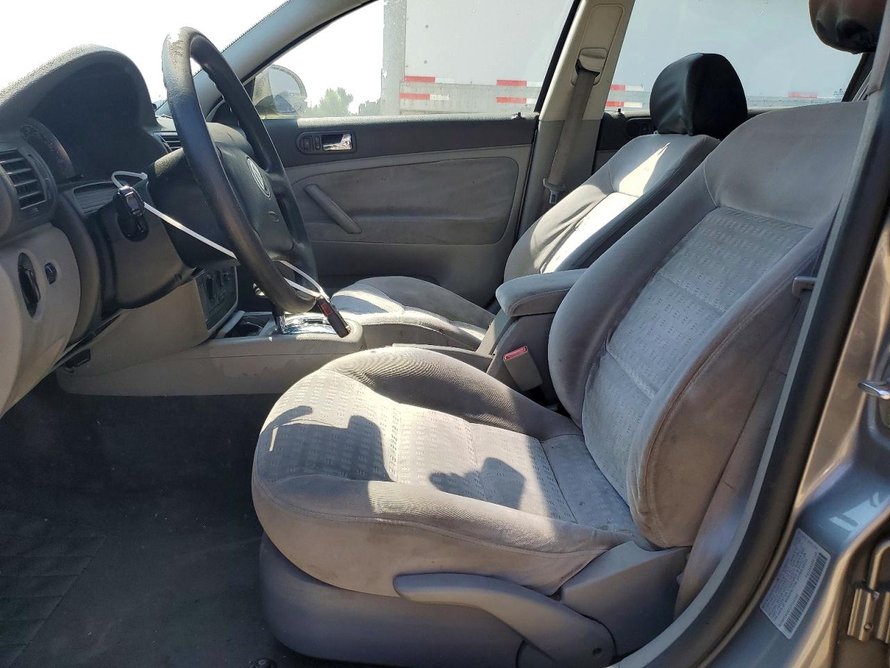 2002 Volkswagen Passat Gls Silver vin: WVWPD63B52P350995