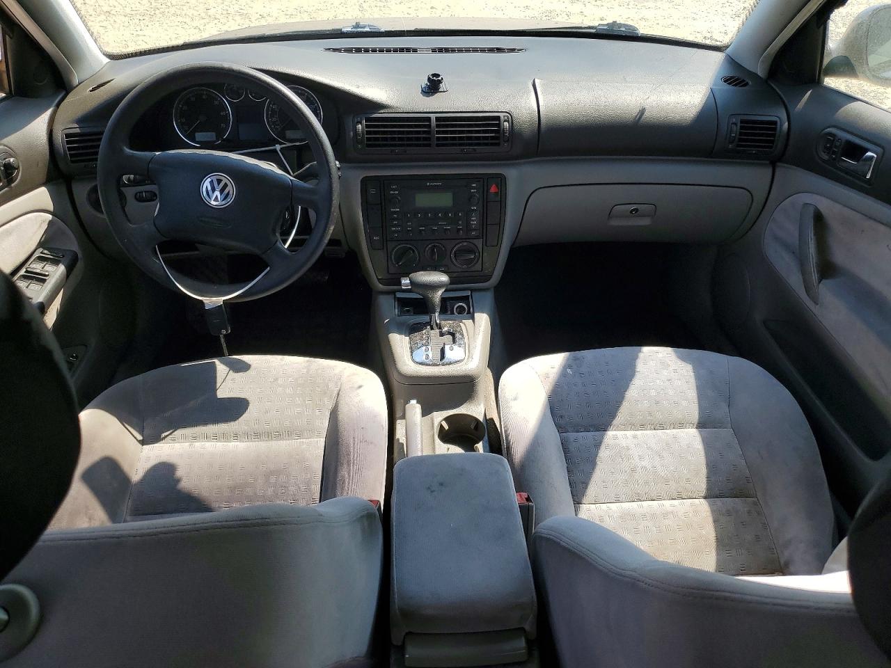 2002 Volkswagen Passat Gls Silver vin: WVWPD63B52P350995