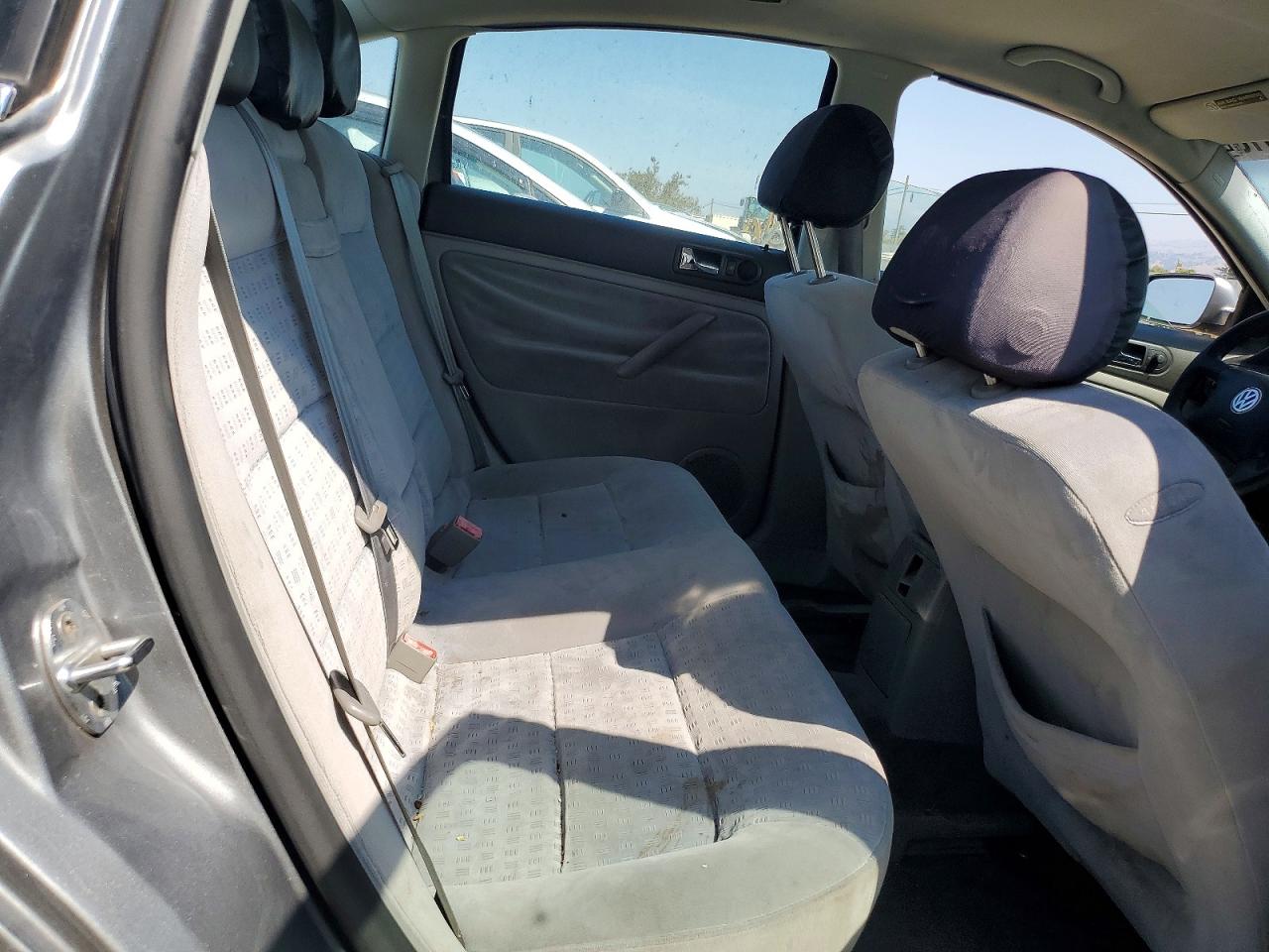 2002 Volkswagen Passat Gls Silver vin: WVWPD63B52P350995