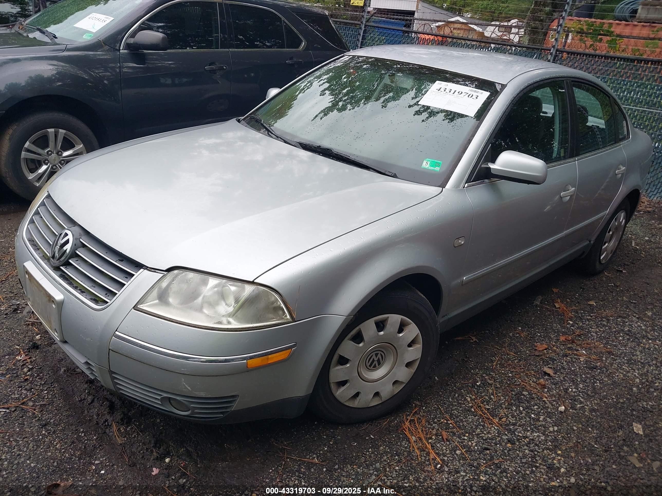 2001 Volkswagen Passat Gls Silver vin: WVWPD63B61P266215