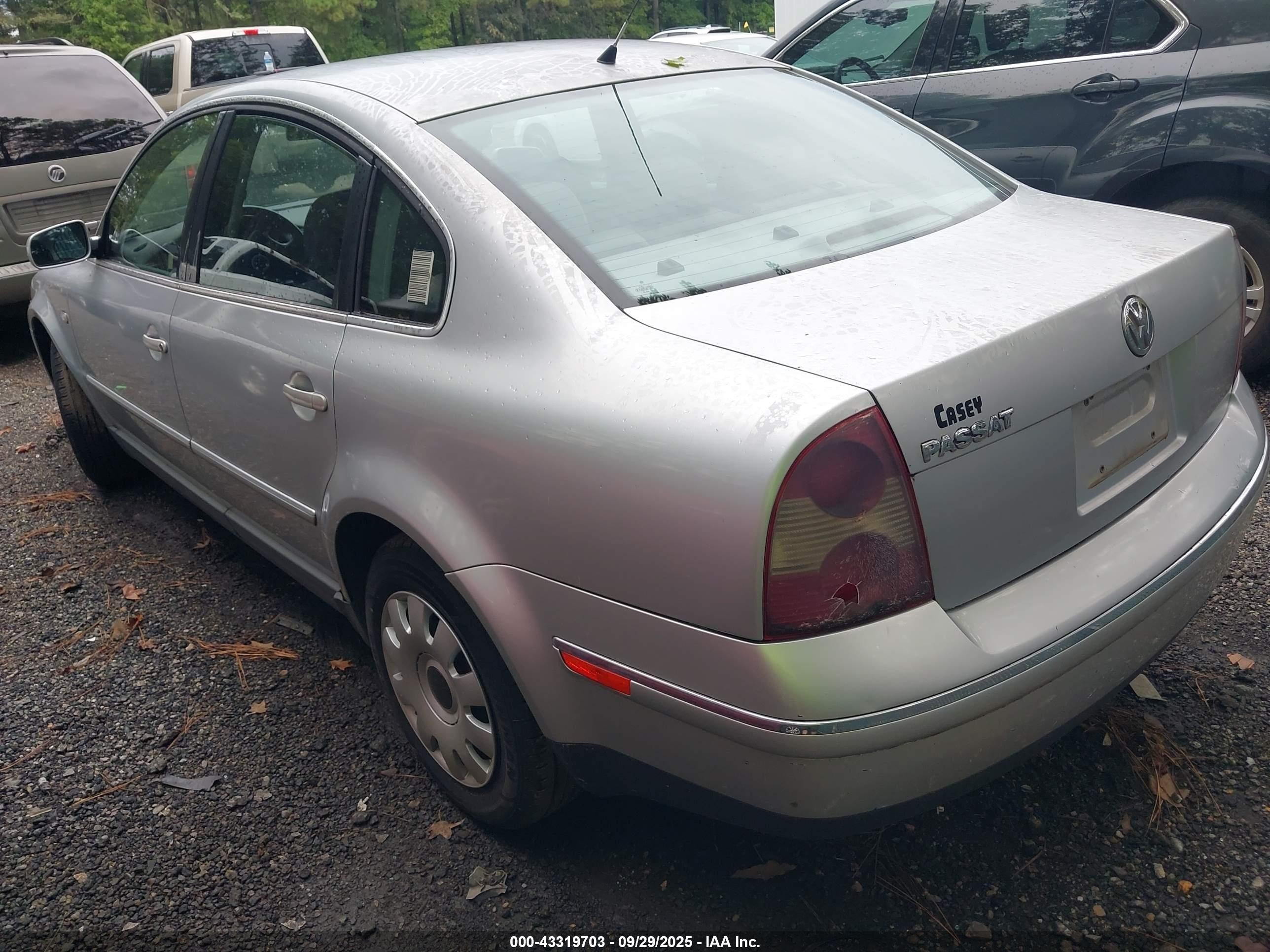 2001 Volkswagen Passat Gls Silver vin: WVWPD63B61P266215