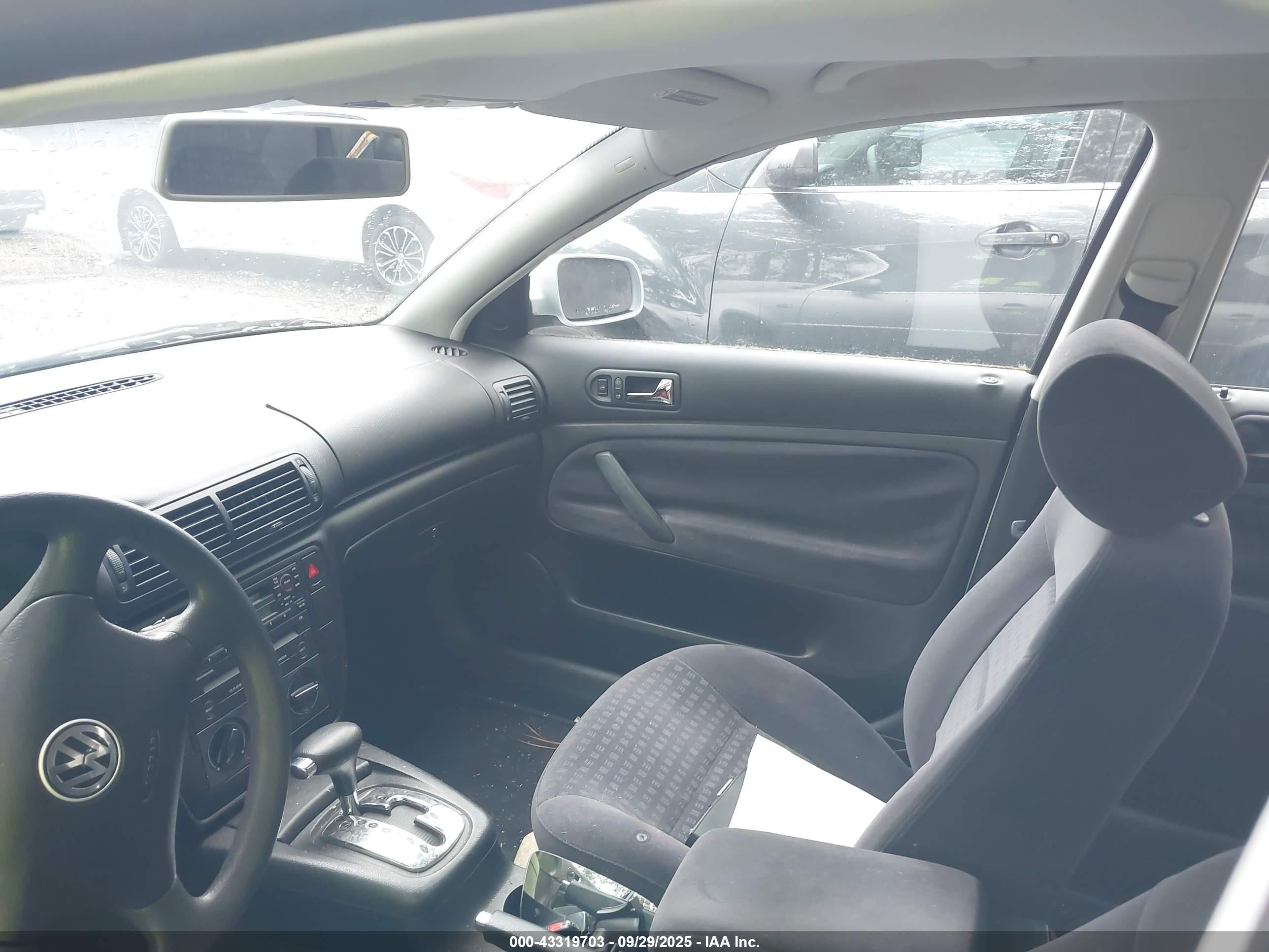 2001 Volkswagen Passat Gls Silver vin: WVWPD63B61P266215