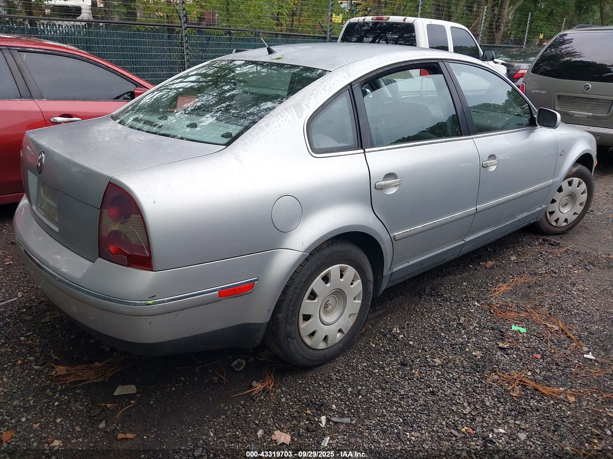 2001 Volkswagen Passat Gls Silver vin: WVWPD63B61P266215