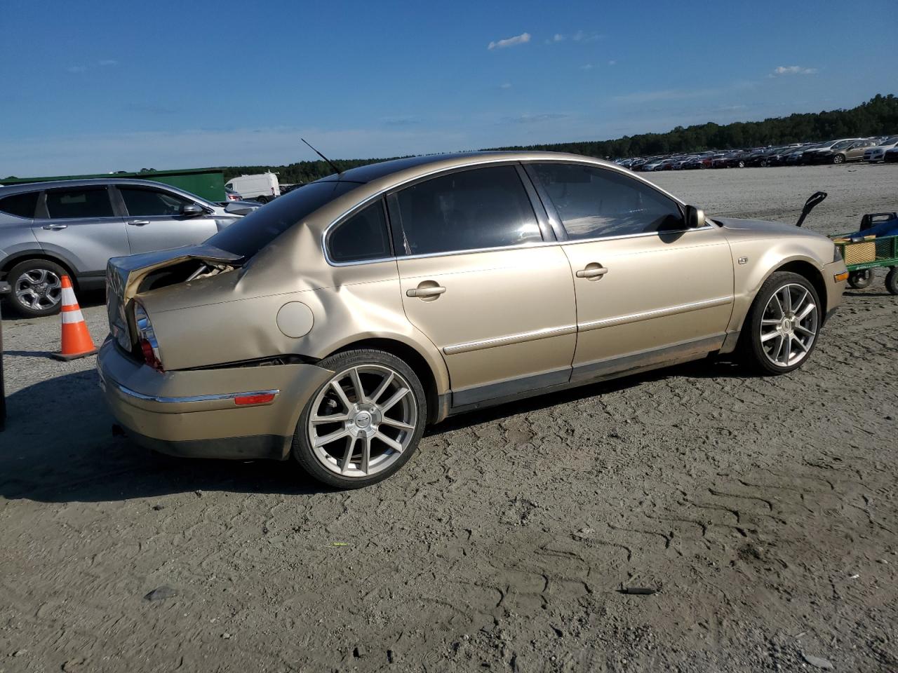 2001 Volkswagen Passat Gls Gold vin: WVWPD63B61P296234
