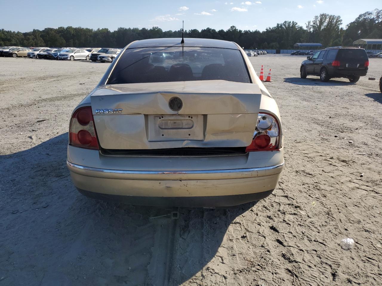 2001 Volkswagen Passat Gls Gold vin: WVWPD63B61P296234