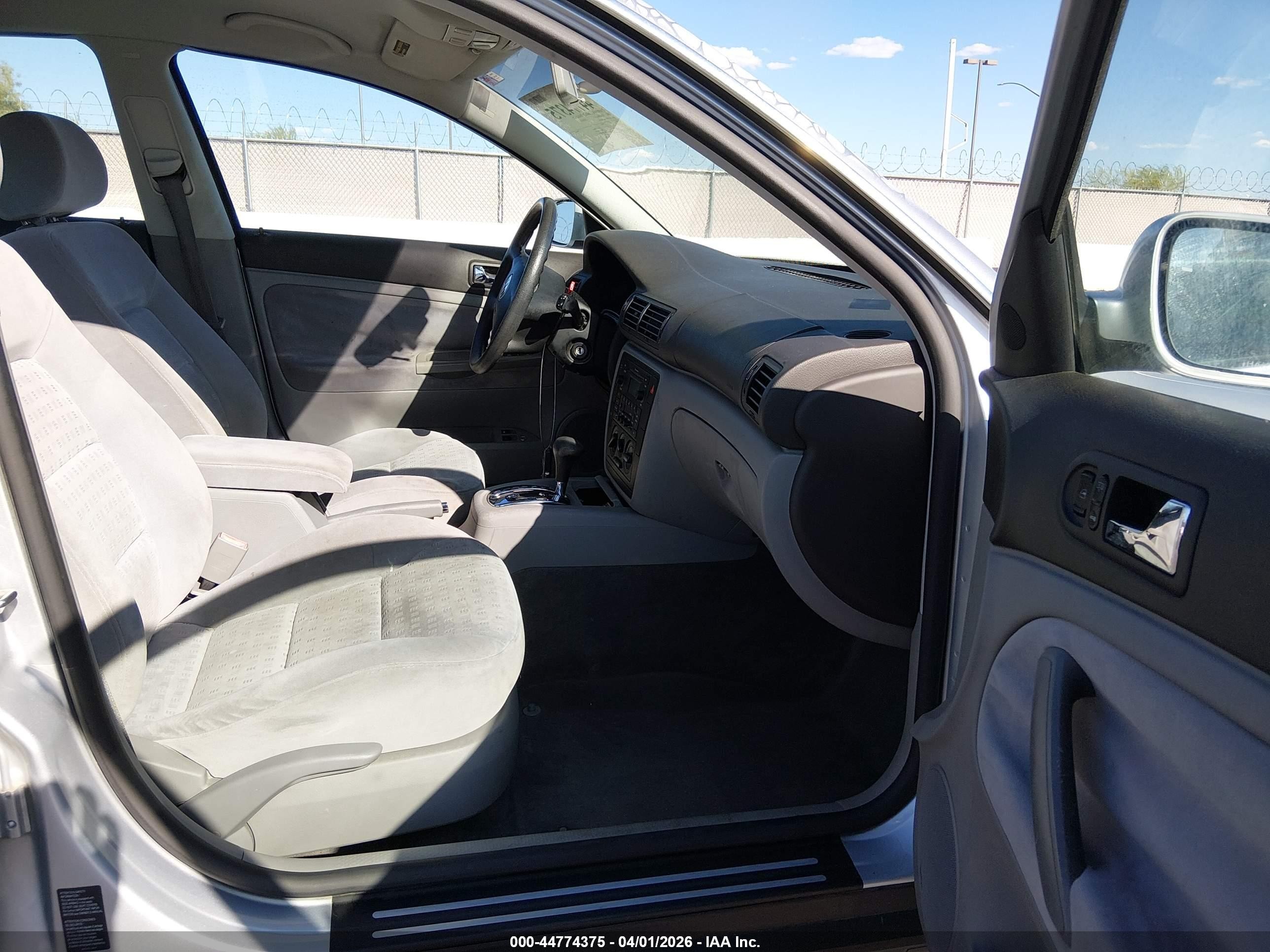 2002 Volkswagen Passat Gls Silver vin: WVWPD63B62P352979