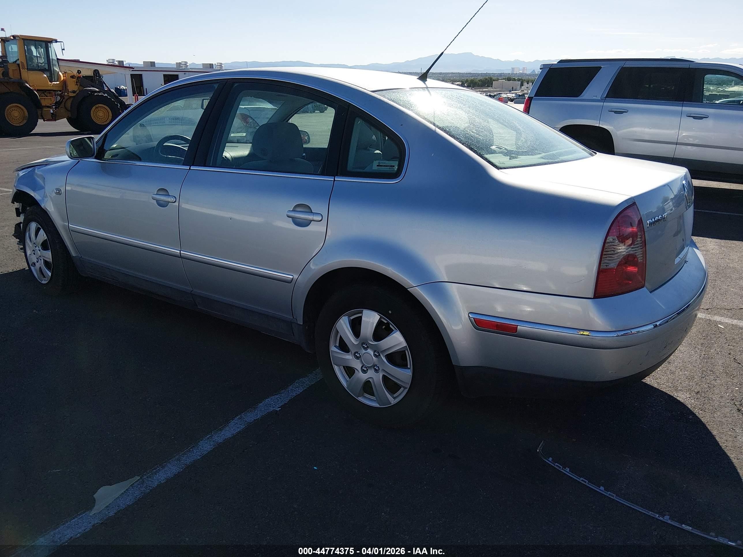 2002 Volkswagen Passat Gls Silver vin: WVWPD63B62P352979