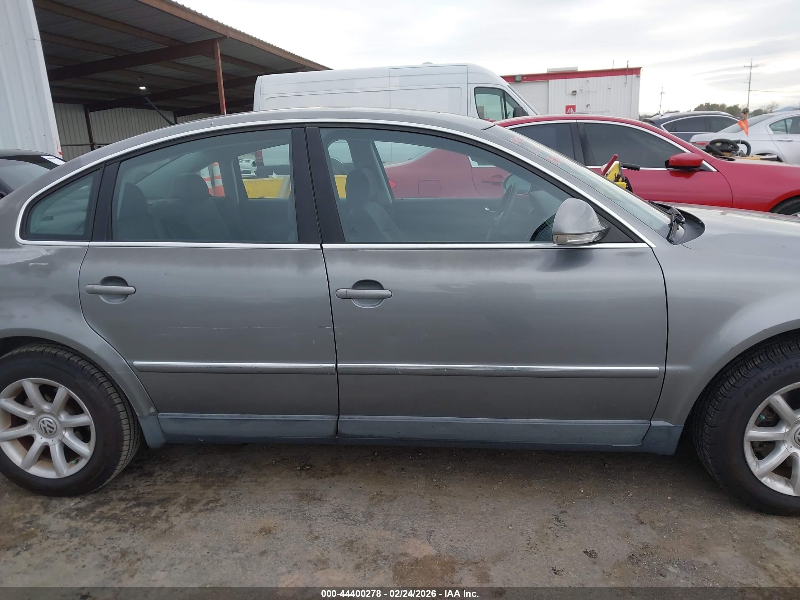 2004 Volkswagen Passat Gls Серый vin: WVWPD63B64E276050