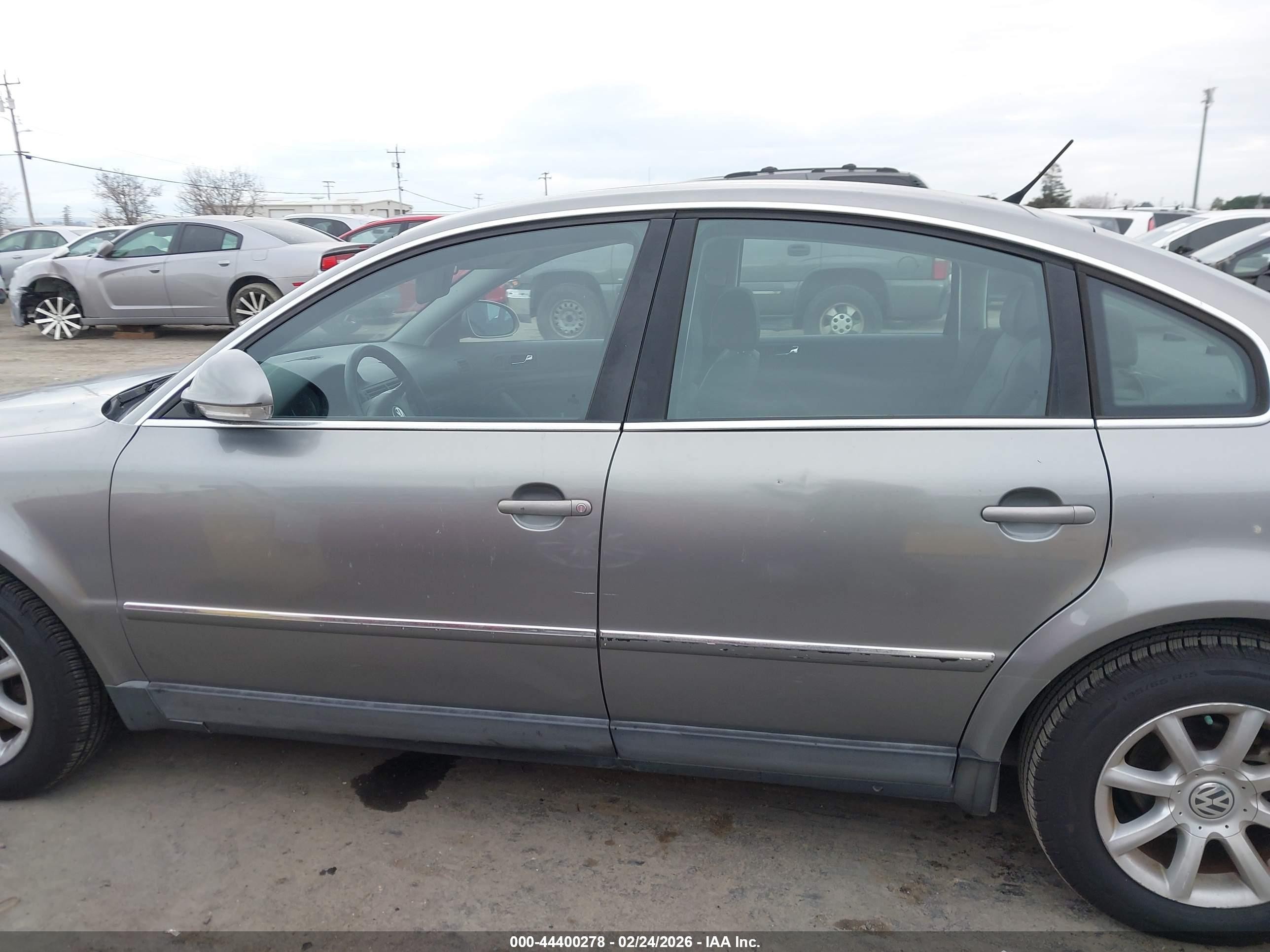 2004 Volkswagen Passat Gls Серый vin: WVWPD63B64E276050