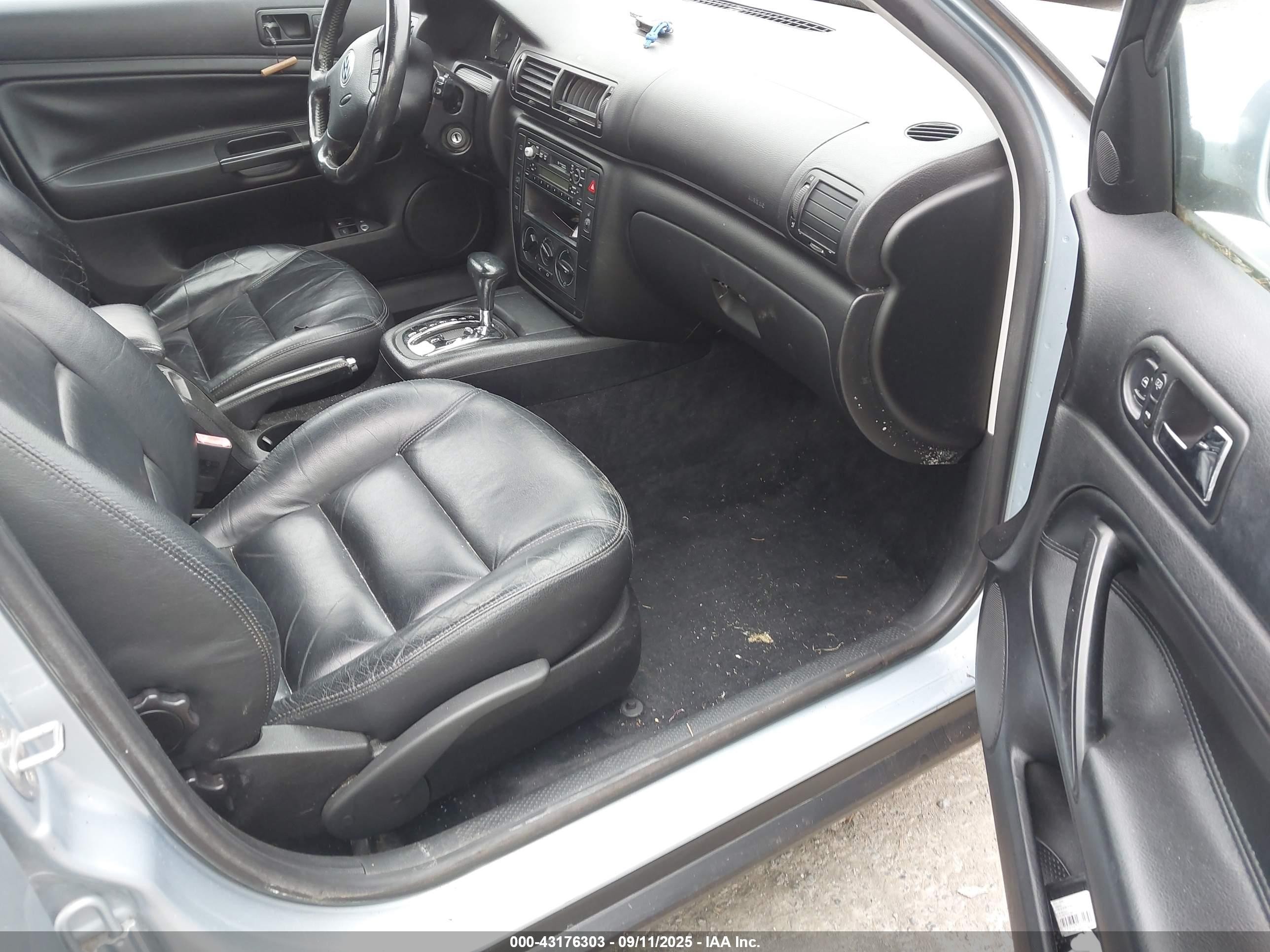 2001 Volkswagen Passat Gls Light Blue vin: WVWPD63B71P204547