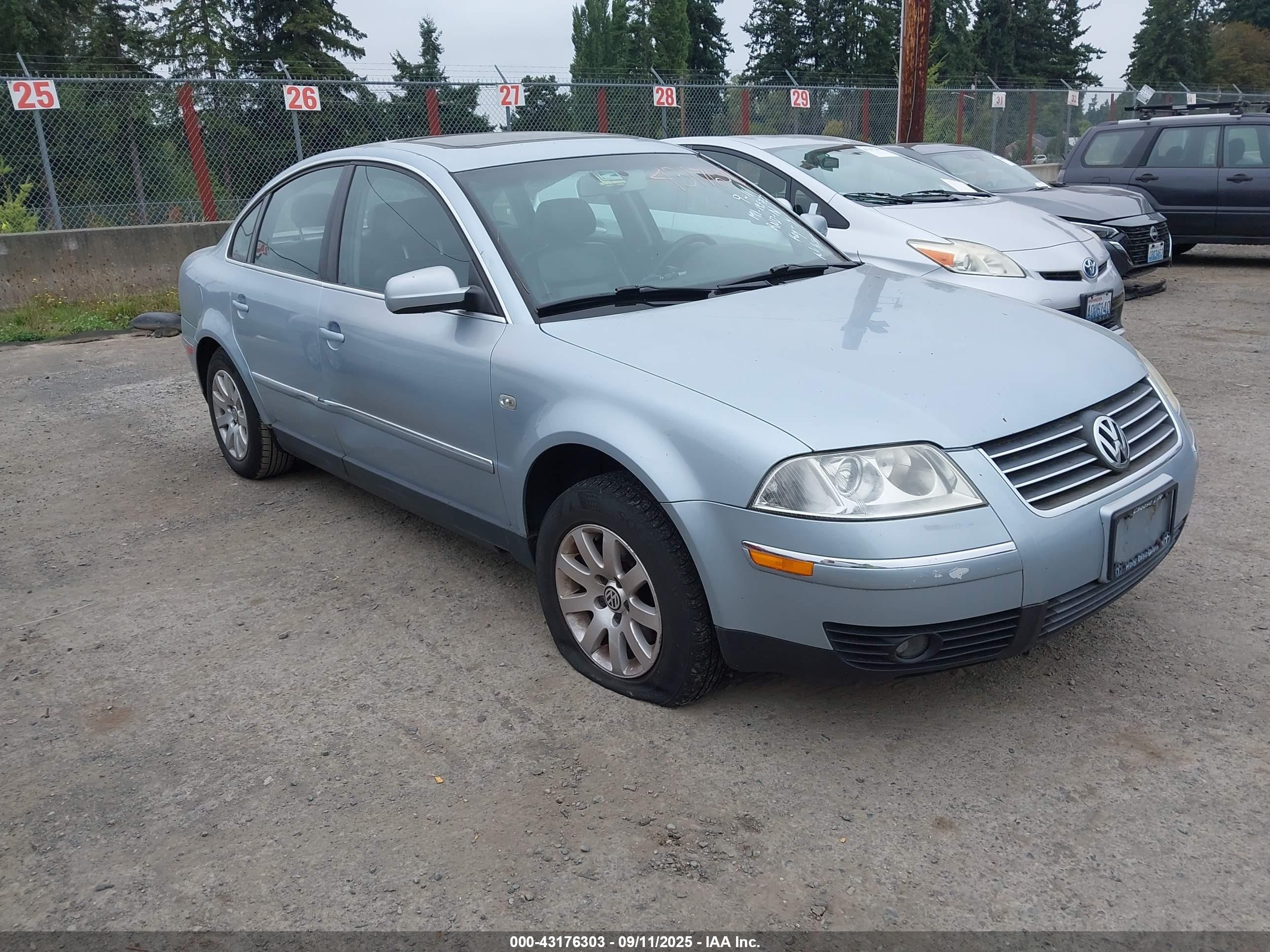 2001 Volkswagen Passat Gls Light Blue vin: WVWPD63B71P204547