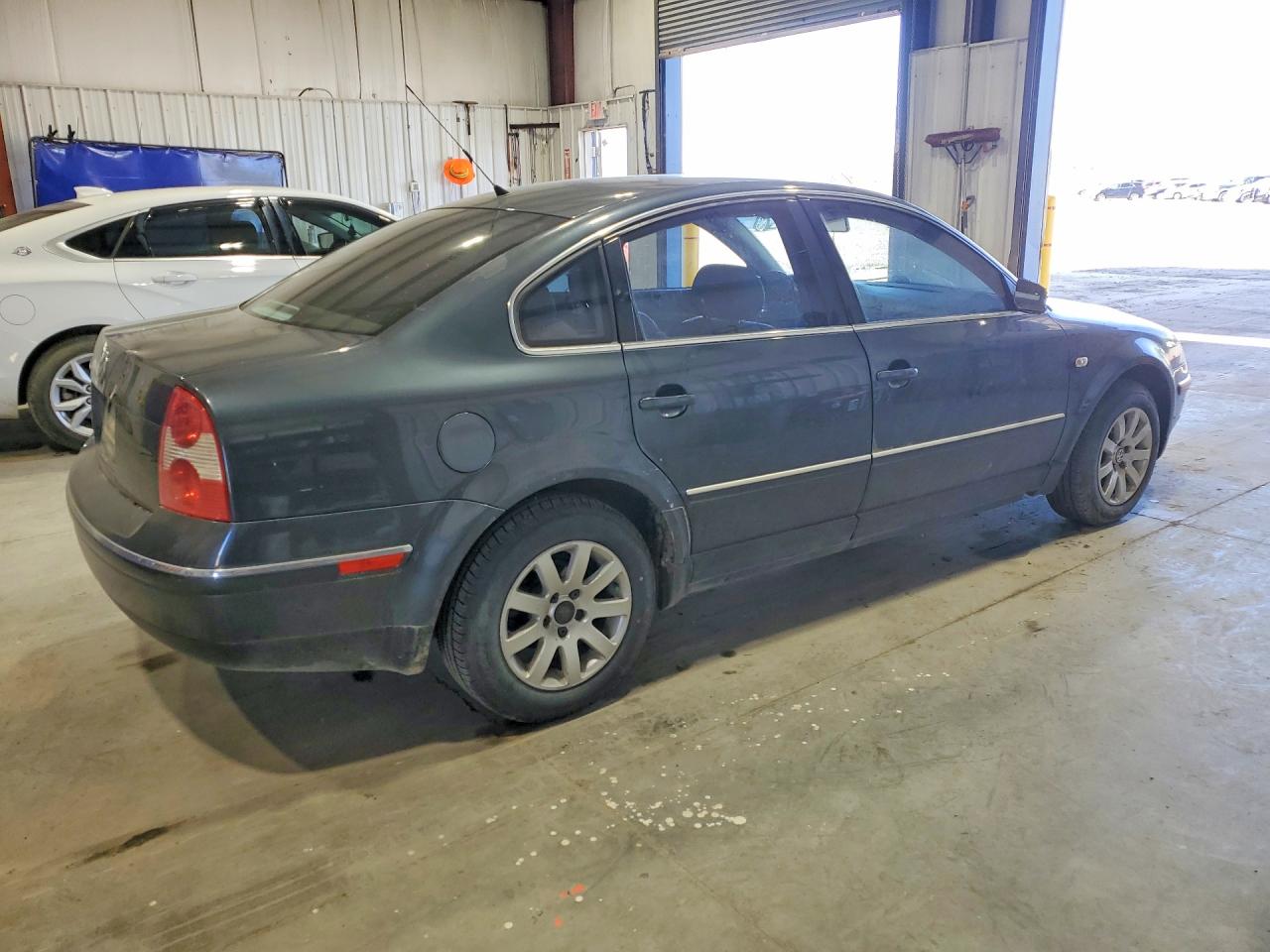 2002 Volkswagen Passat Gls Gray vin: WVWPD63B72P232639