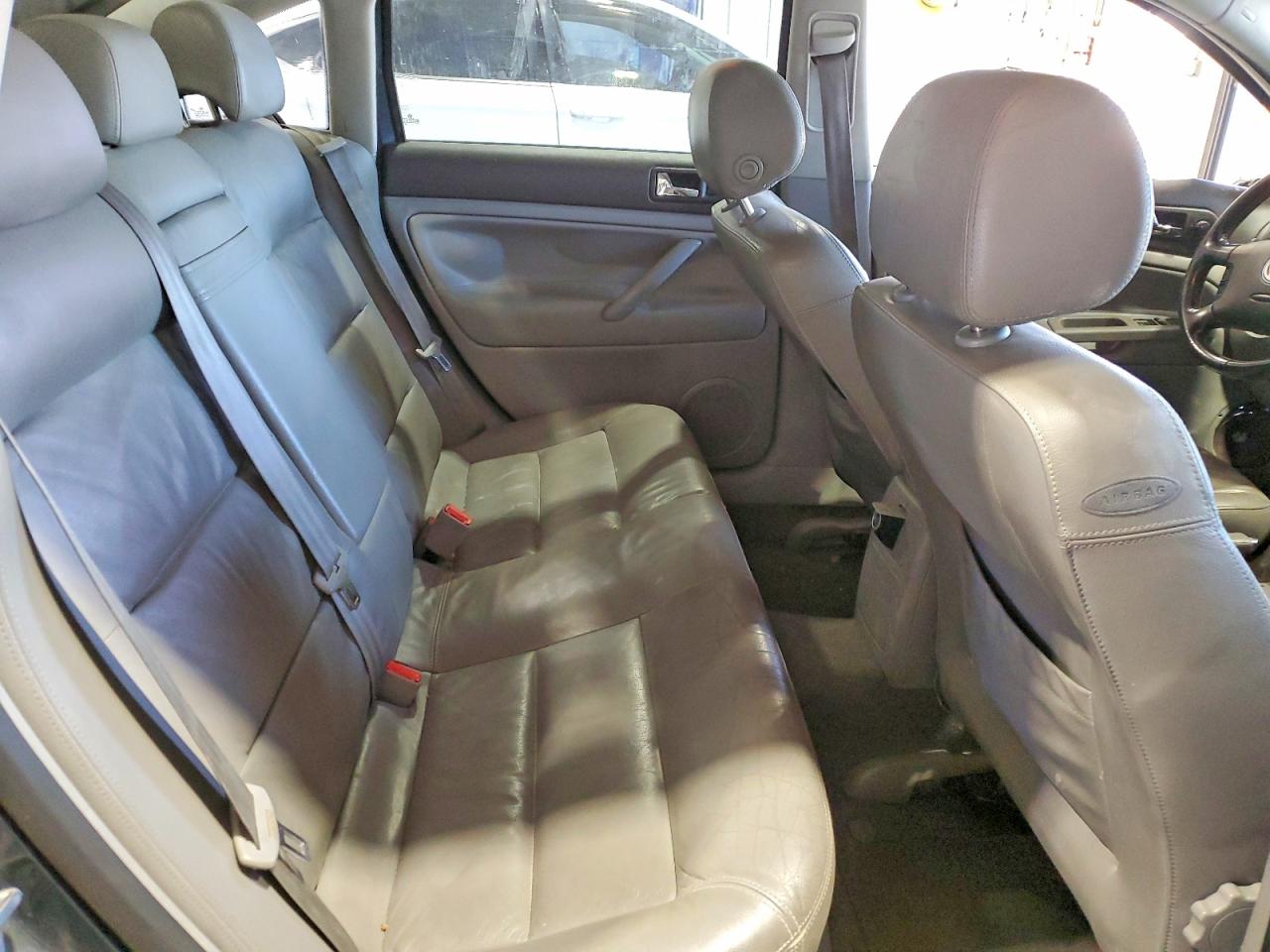 2002 Volkswagen Passat Gls Gray vin: WVWPD63B72P232639