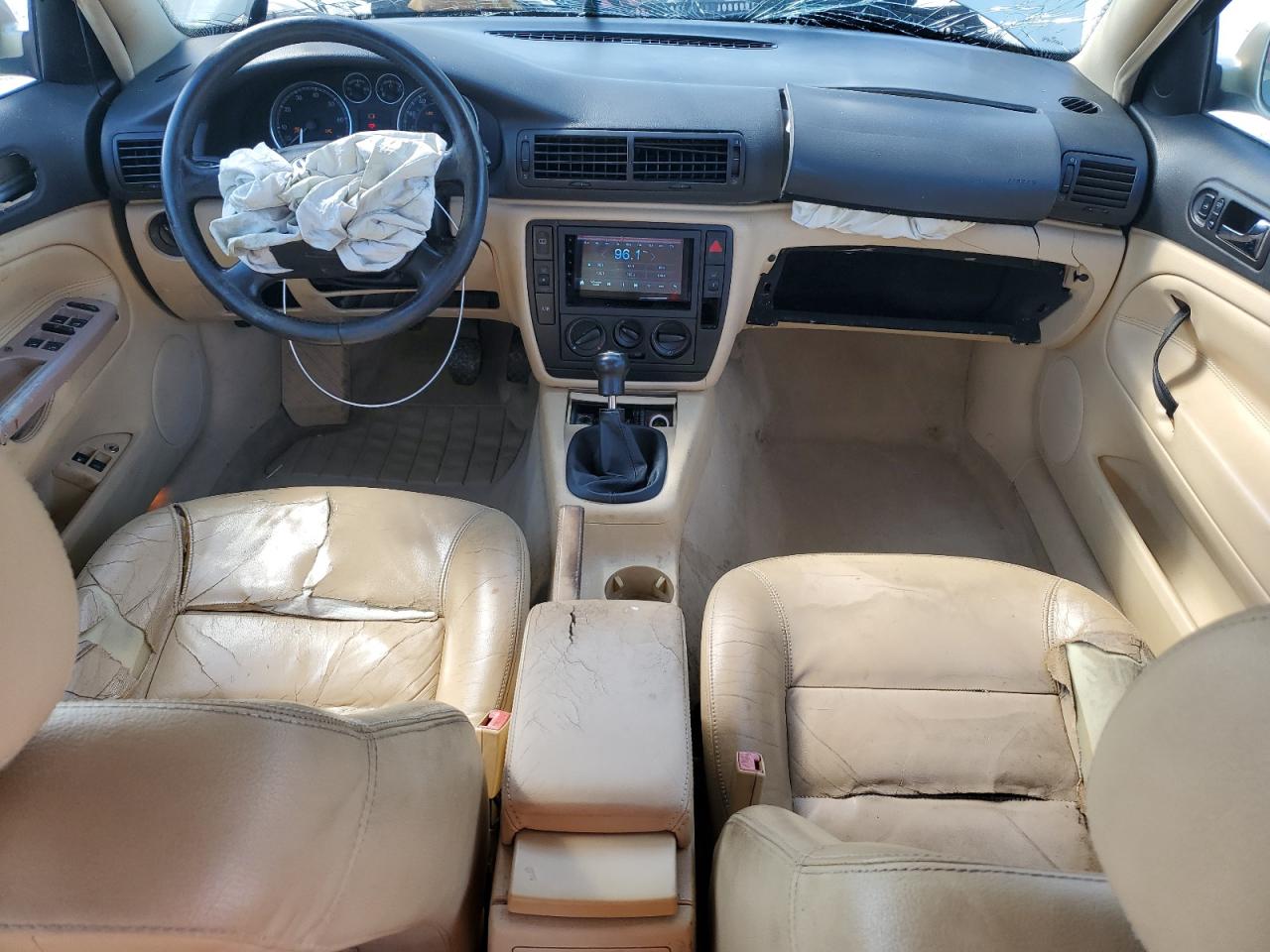 2002 Volkswagen Passat Gls Gold vin: WVWPD63B72P292372