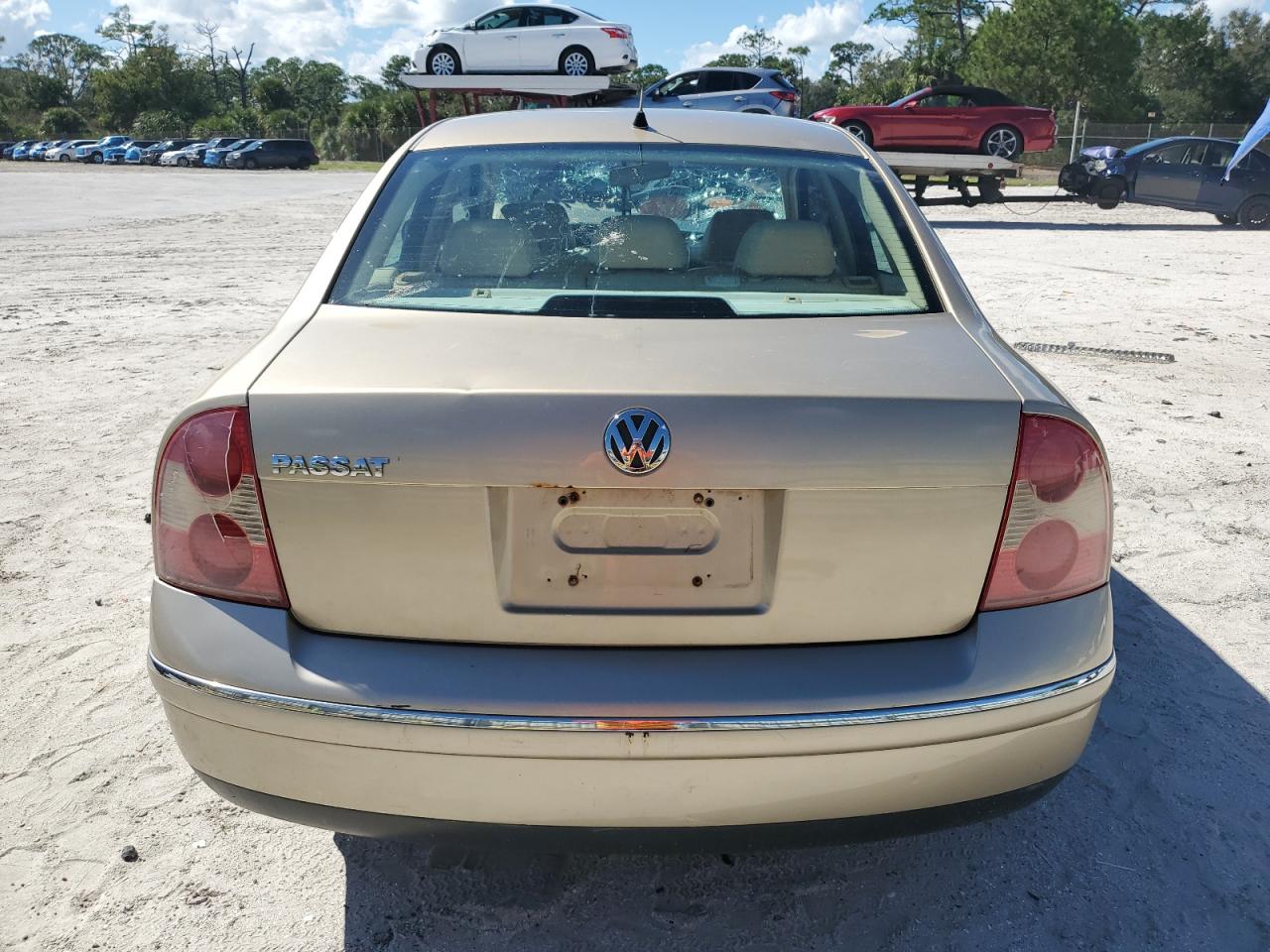 2002 Volkswagen Passat Gls Gold vin: WVWPD63B72P292372