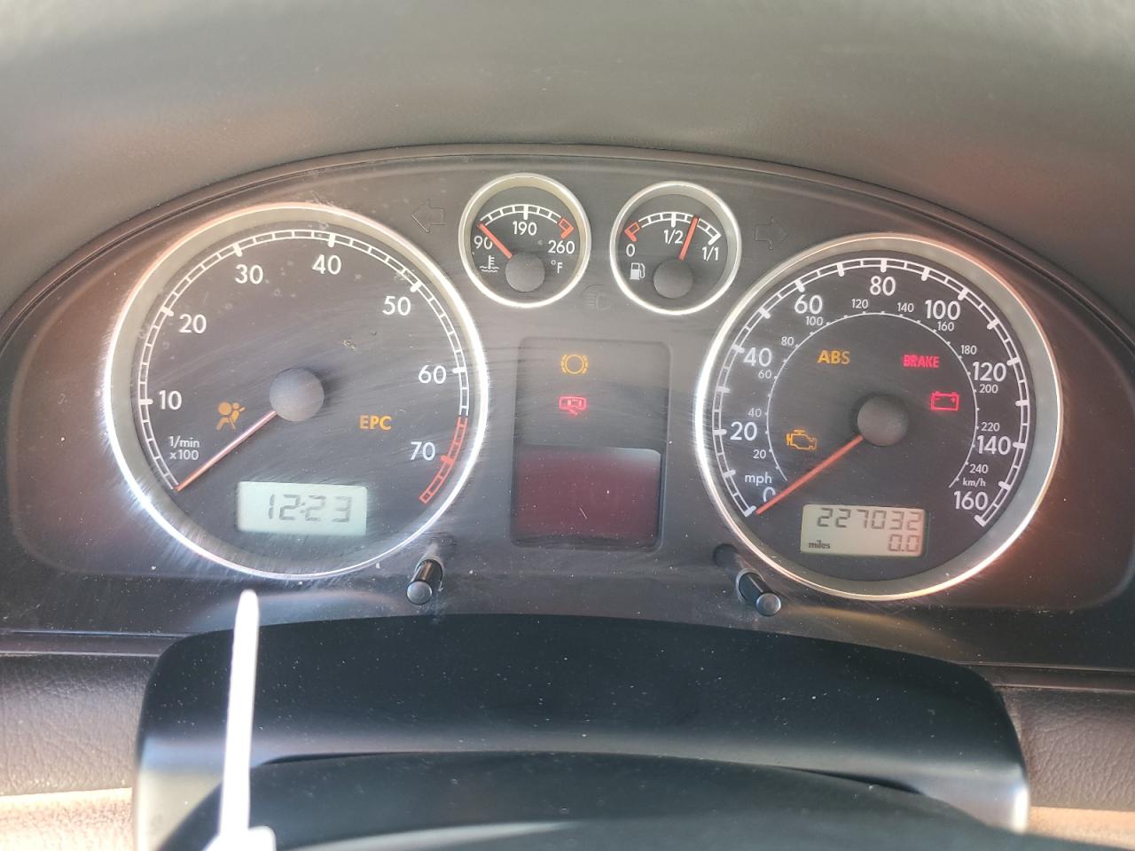 2002 Volkswagen Passat Gls Gold vin: WVWPD63B72P292372