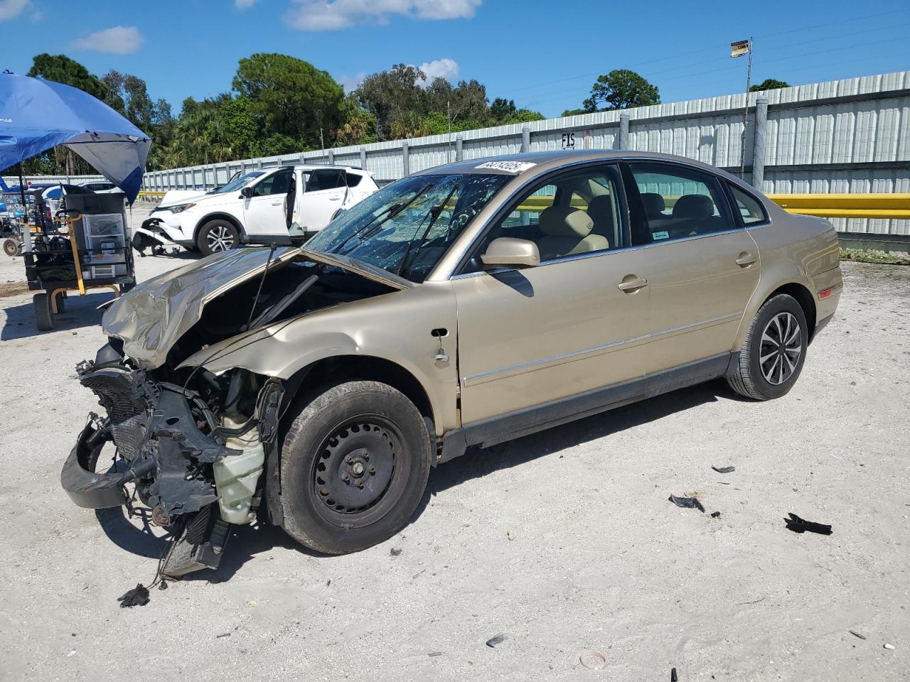 2002 Volkswagen Passat Gls Gold vin: WVWPD63B72P292372
