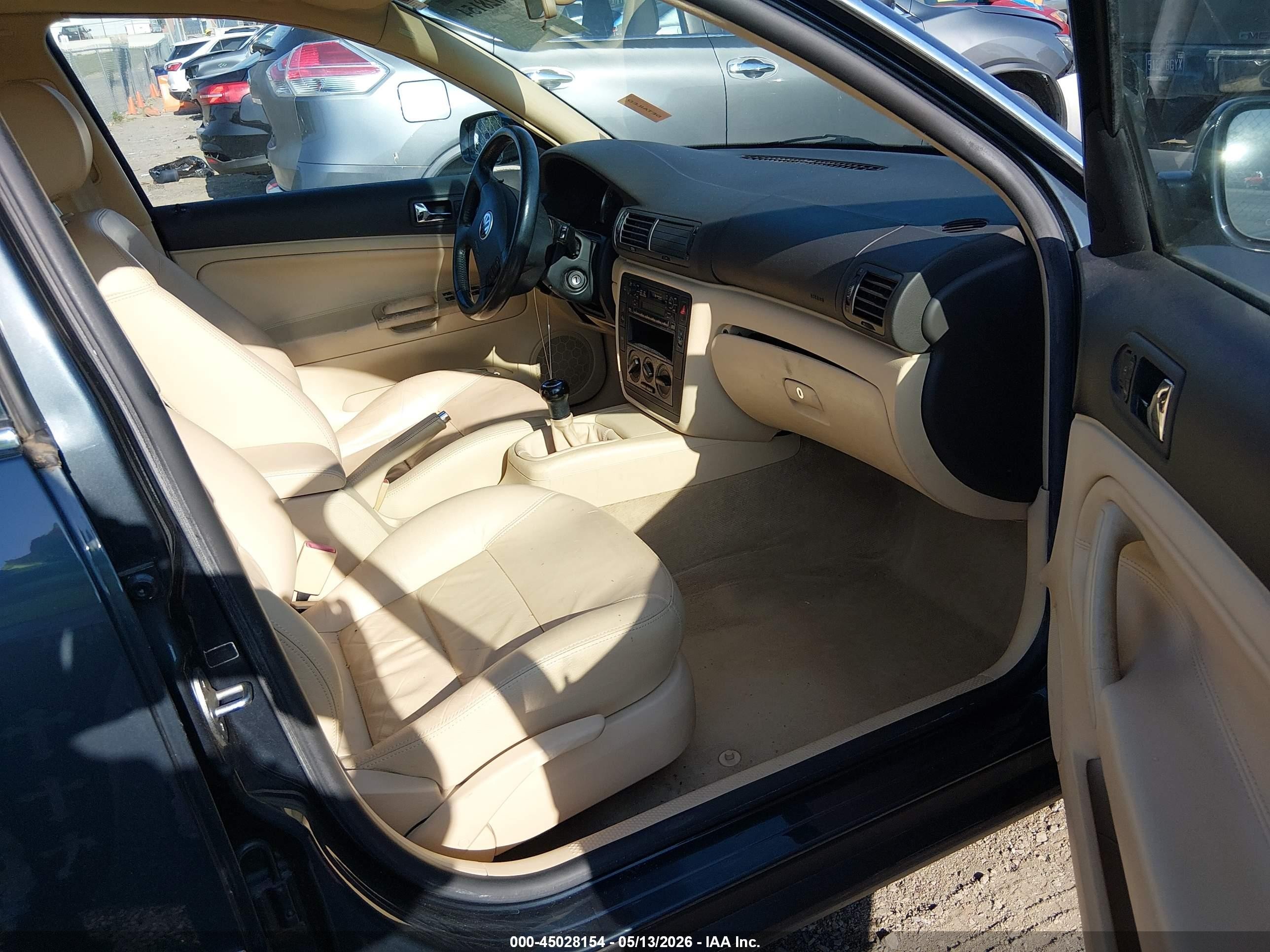 2001 Volkswagen Passat Gls Gold vin: WVWPD63B81P087917
