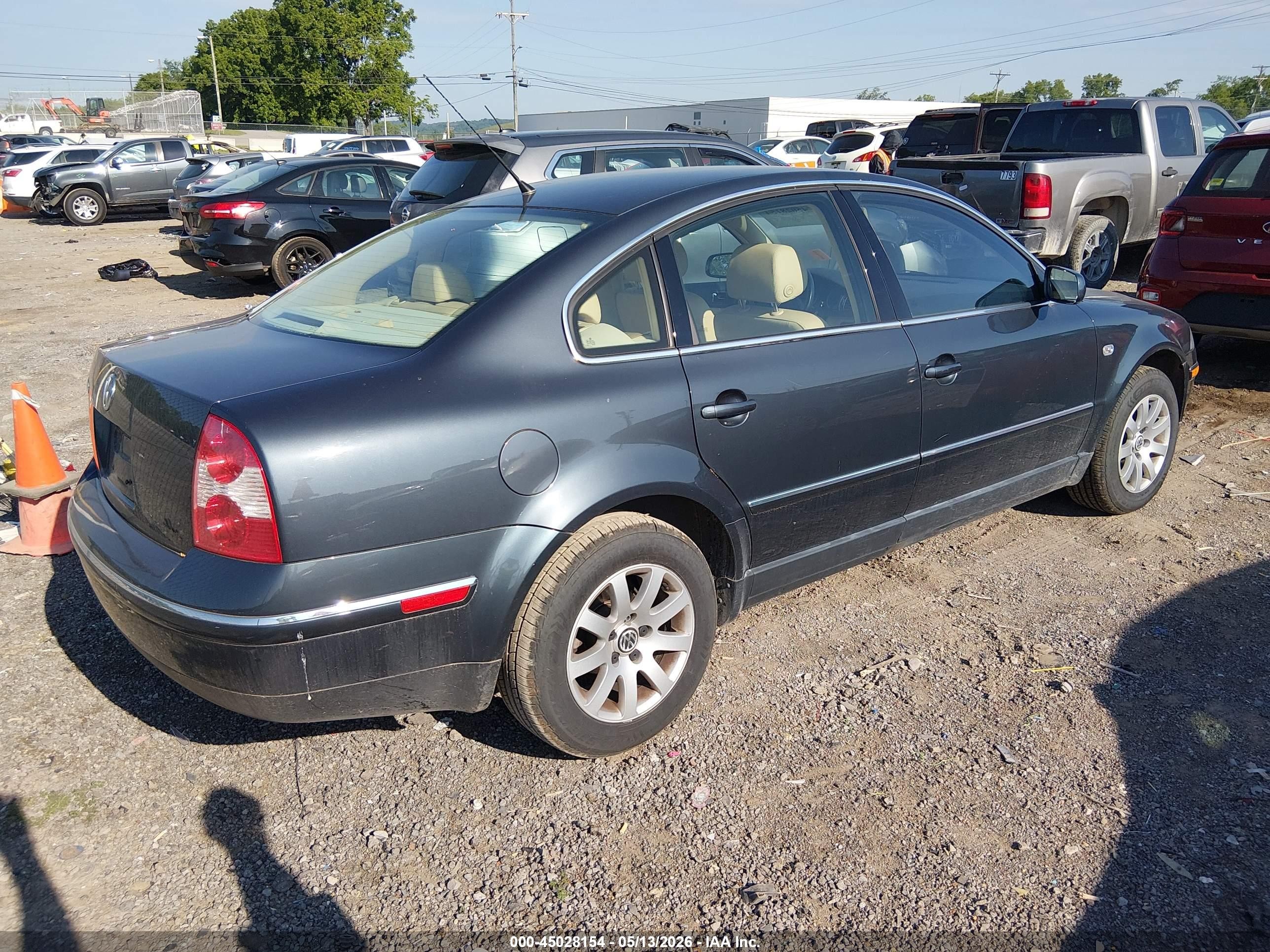 2001 Volkswagen Passat Gls Gold vin: WVWPD63B81P087917