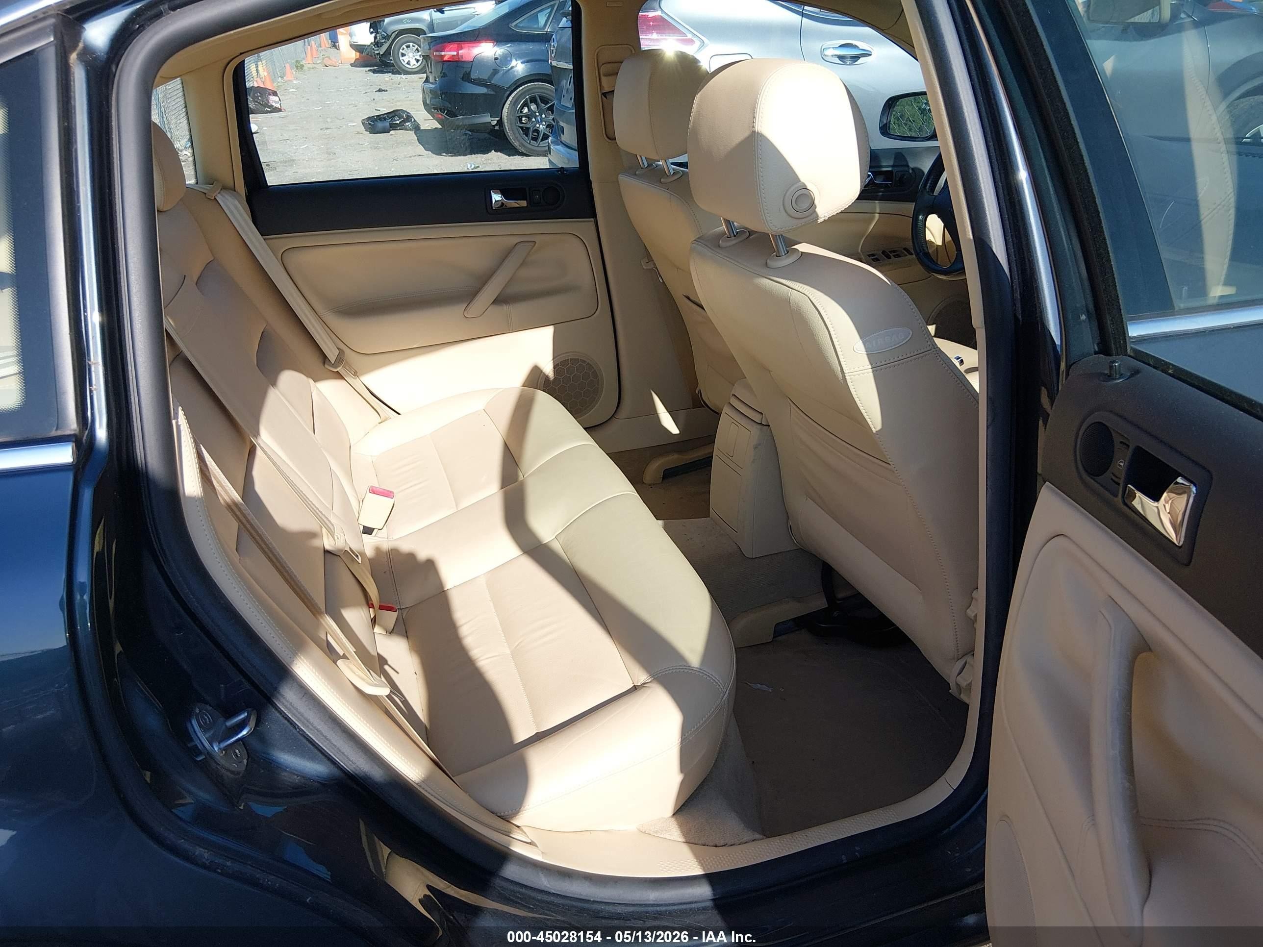2001 Volkswagen Passat Gls Gold vin: WVWPD63B81P087917