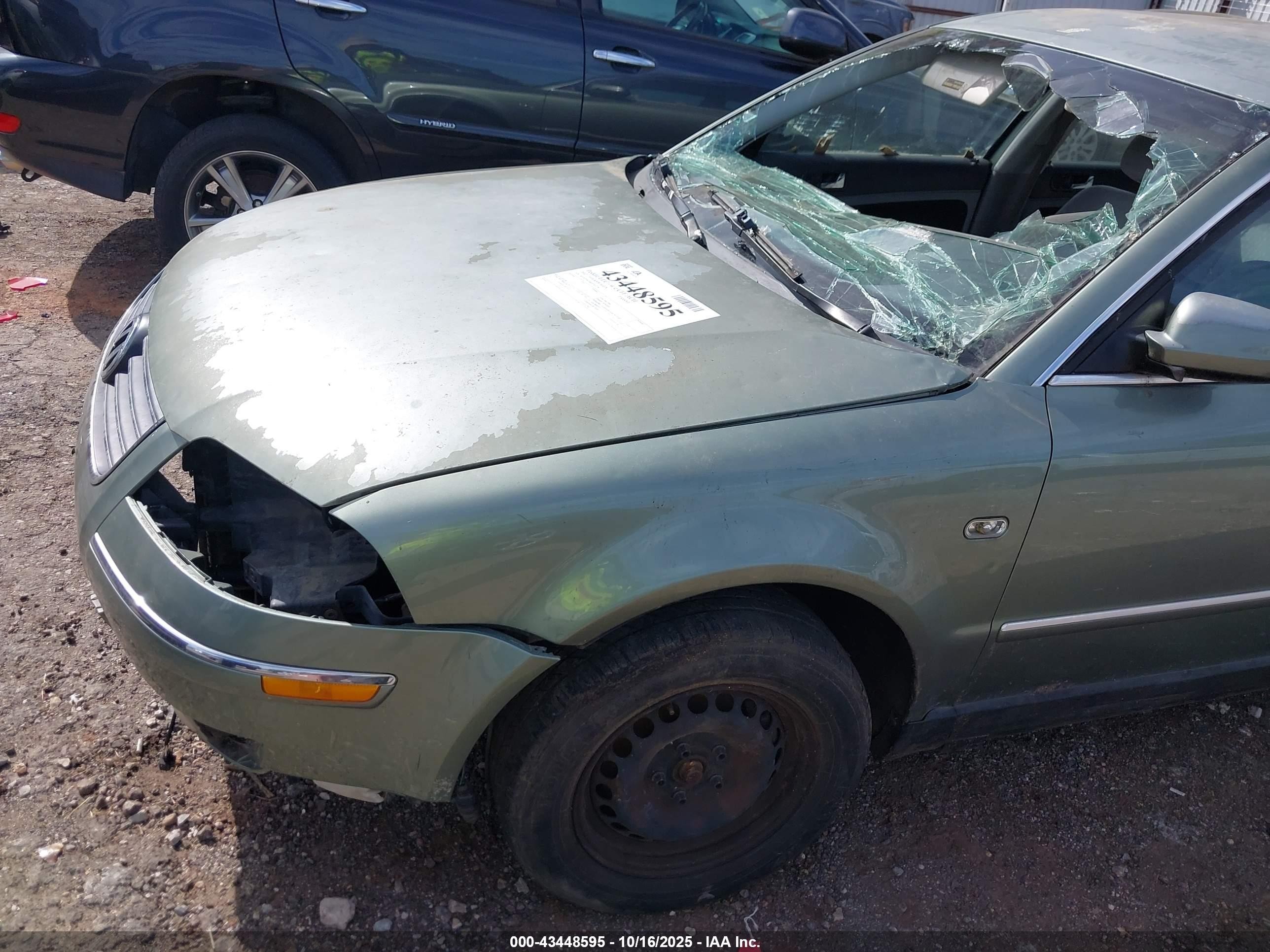 2002 Volkswagen Passat Gls Green vin: WVWPD63B82P343278