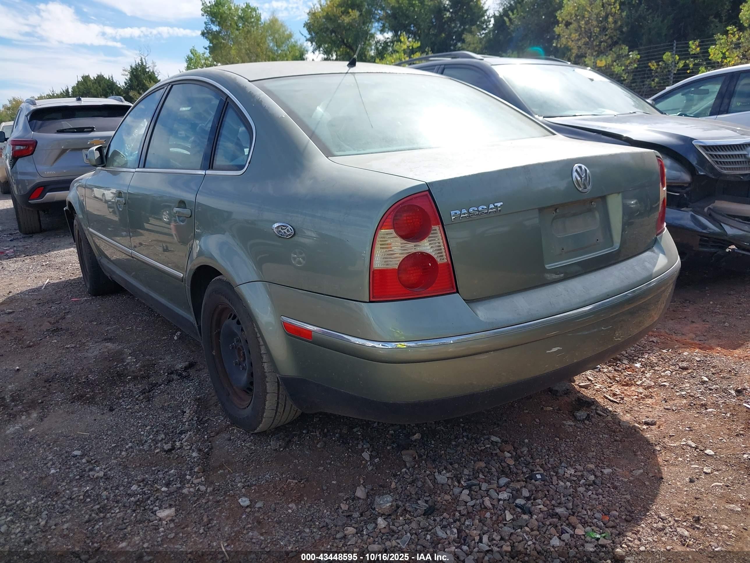 2002 Volkswagen Passat Gls Green vin: WVWPD63B82P343278